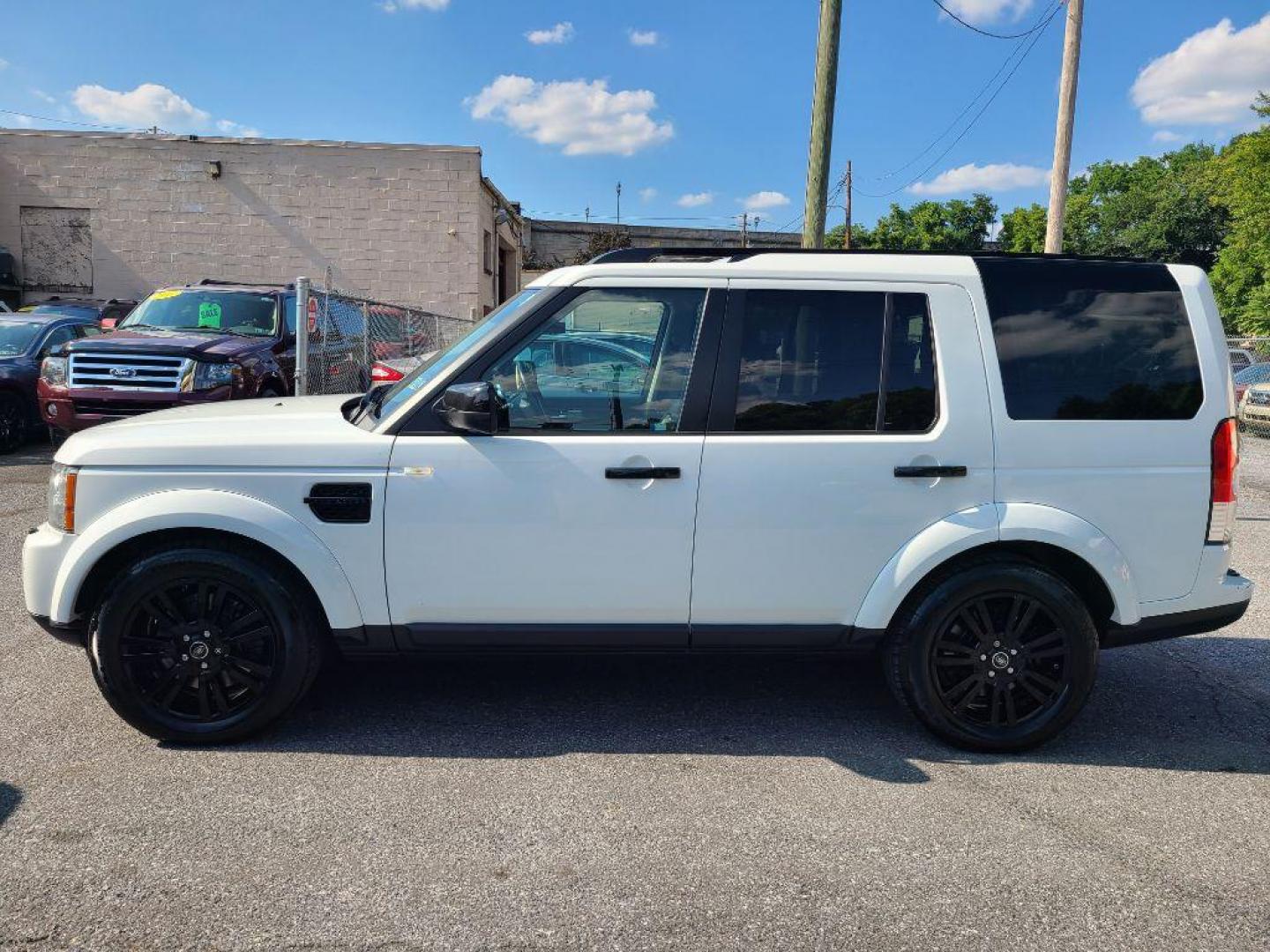 2013 WHITE LAND ROVER LR4 HSE (SALAG2D49DA) with an 5.0L engine, Automatic transmission, located at 117 North Cameron Street, Harrisburg, PA, 17101, (717) 963-8962, 40.266762, -76.875259 - WE FINANCE!!! Good Credit/ Bad Credit/ No Credit - ALL Trade-Ins Welcomed!!! ***Guaranteed Credit Approval*** APPLY ONLINE or CALL us TODAY ;) Internet Prices and Marketplace Prices are SPECIAL discounted ***CASH DEALS*** Retail Prices are higher. Please call us to discuss your cash and finan - Photo#1