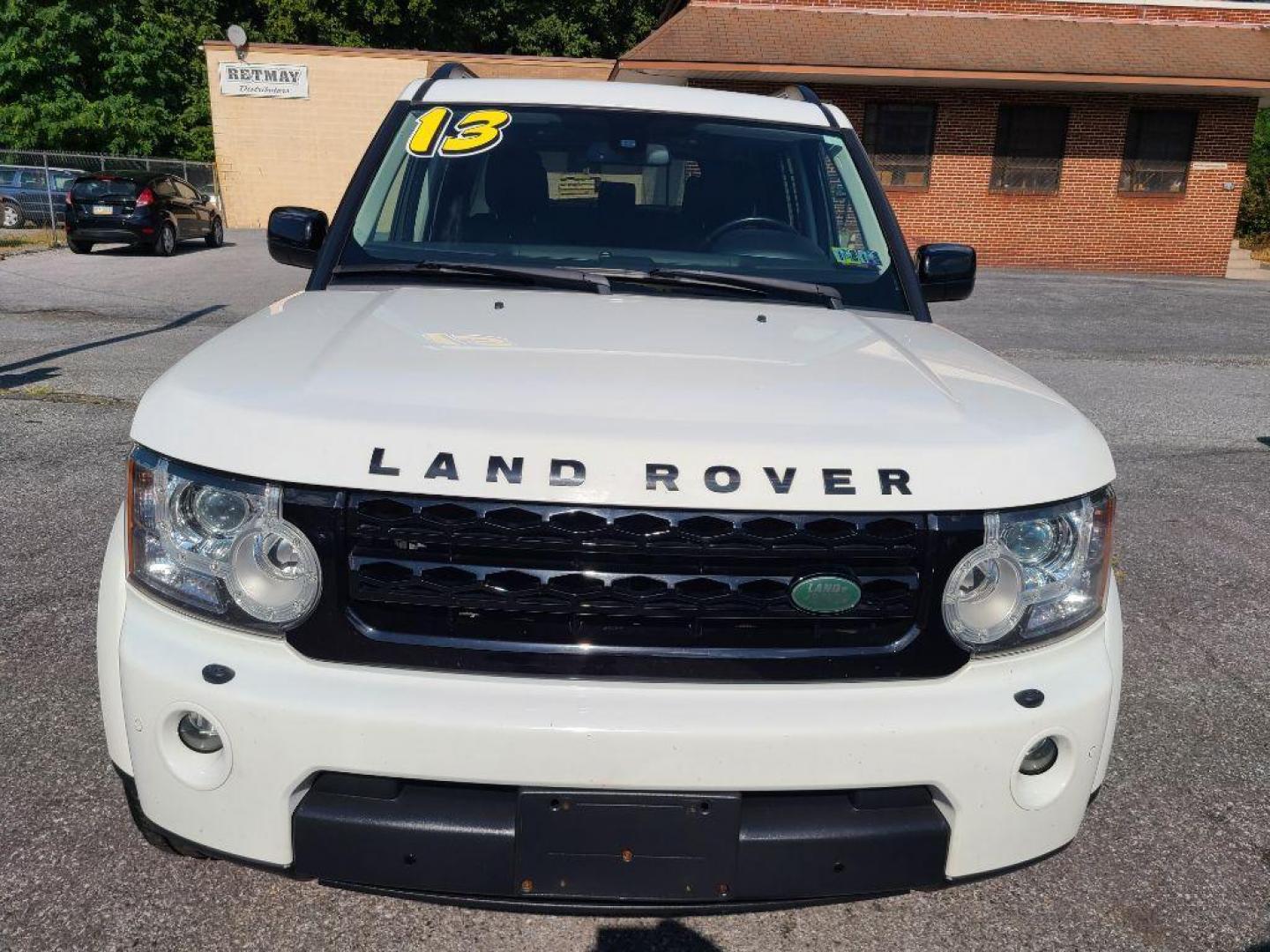 2013 WHITE LAND ROVER LR4 HSE (SALAG2D49DA) with an 5.0L engine, Automatic transmission, located at 117 North Cameron Street, Harrisburg, PA, 17101, (717) 963-8962, 40.266762, -76.875259 - WE FINANCE!!! Good Credit/ Bad Credit/ No Credit - ALL Trade-Ins Welcomed!!! ***Guaranteed Credit Approval*** APPLY ONLINE or CALL us TODAY ;) Internet Prices and Marketplace Prices are SPECIAL discounted ***CASH DEALS*** Retail Prices are higher. Please call us to discuss your cash and finan - Photo#7