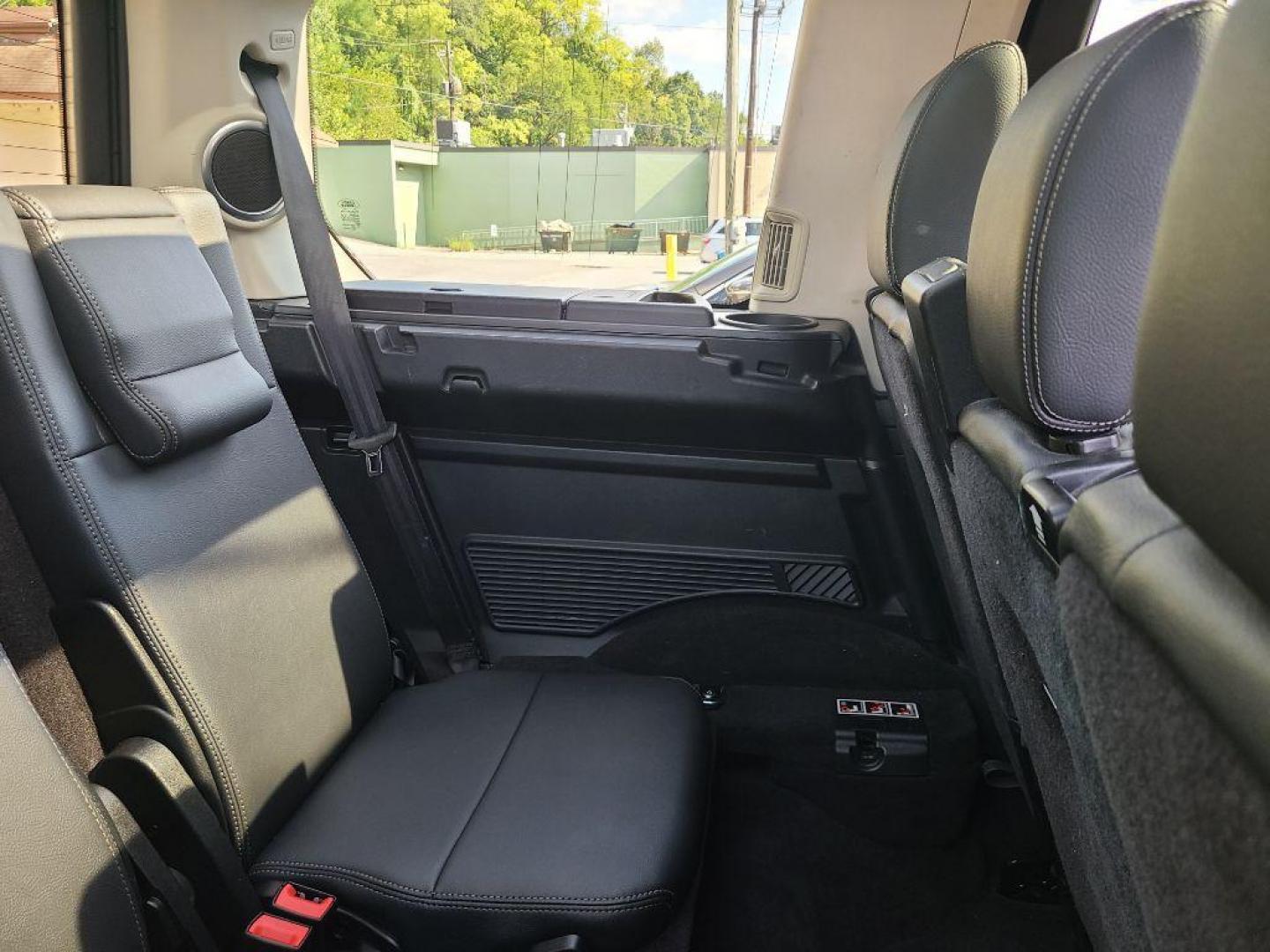 2013 WHITE LAND ROVER LR4 HSE (SALAG2D49DA) with an 5.0L engine, Automatic transmission, located at 117 North Cameron Street, Harrisburg, PA, 17101, (717) 963-8962, 40.266762, -76.875259 - WE FINANCE!!! Good Credit/ Bad Credit/ No Credit - ALL Trade-Ins Welcomed!!! ***Guaranteed Credit Approval*** APPLY ONLINE or CALL us TODAY ;) Internet Prices and Marketplace Prices are SPECIAL discounted ***CASH DEALS*** Retail Prices are higher. Please call us to discuss your cash and finan - Photo#10