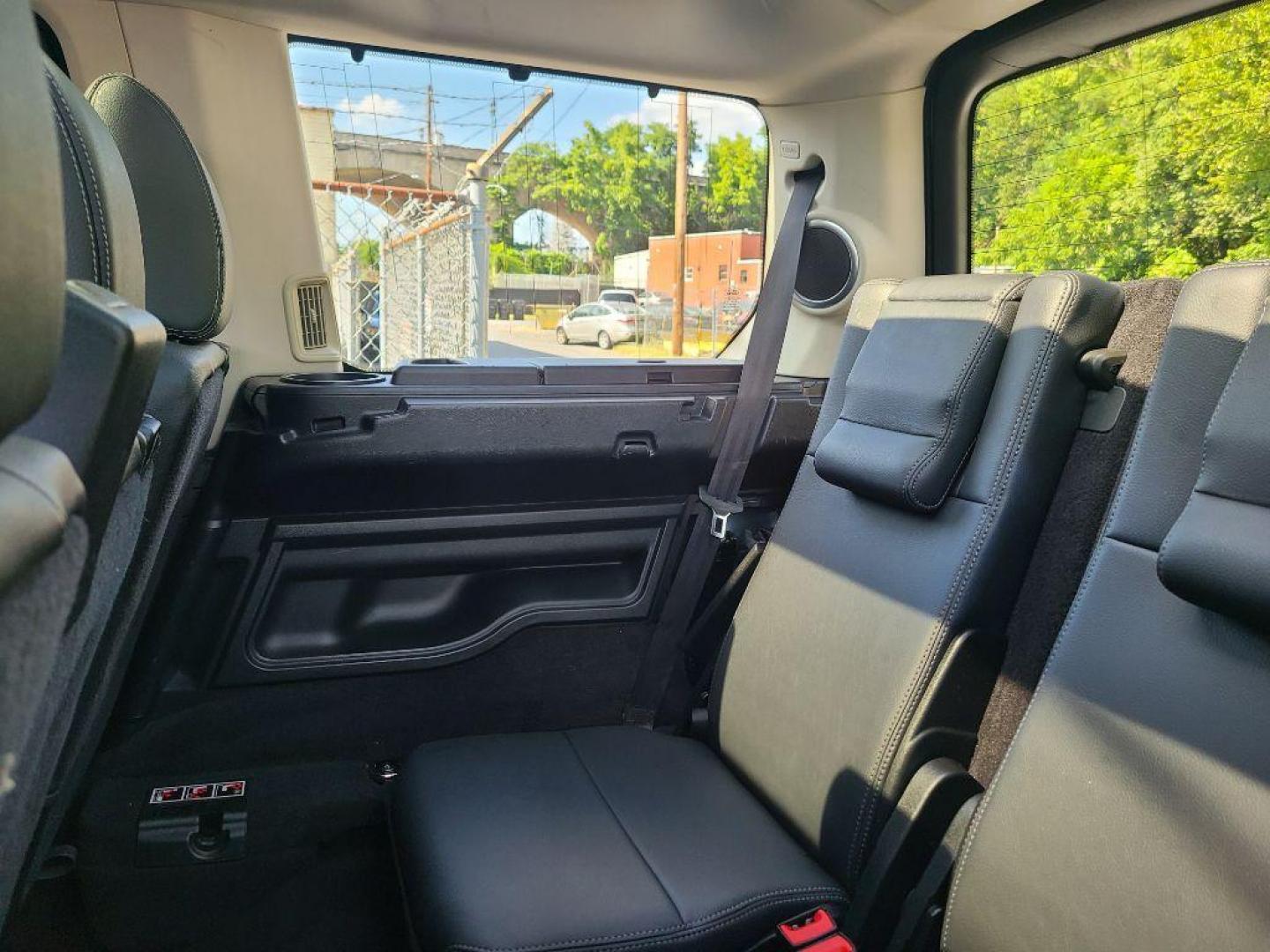 2013 WHITE LAND ROVER LR4 HSE (SALAG2D49DA) with an 5.0L engine, Automatic transmission, located at 117 North Cameron Street, Harrisburg, PA, 17101, (717) 963-8962, 40.266762, -76.875259 - WE FINANCE!!! Good Credit/ Bad Credit/ No Credit - ALL Trade-Ins Welcomed!!! ***Guaranteed Credit Approval*** APPLY ONLINE or CALL us TODAY ;) Internet Prices and Marketplace Prices are SPECIAL discounted ***CASH DEALS*** Retail Prices are higher. Please call us to discuss your cash and finan - Photo#13