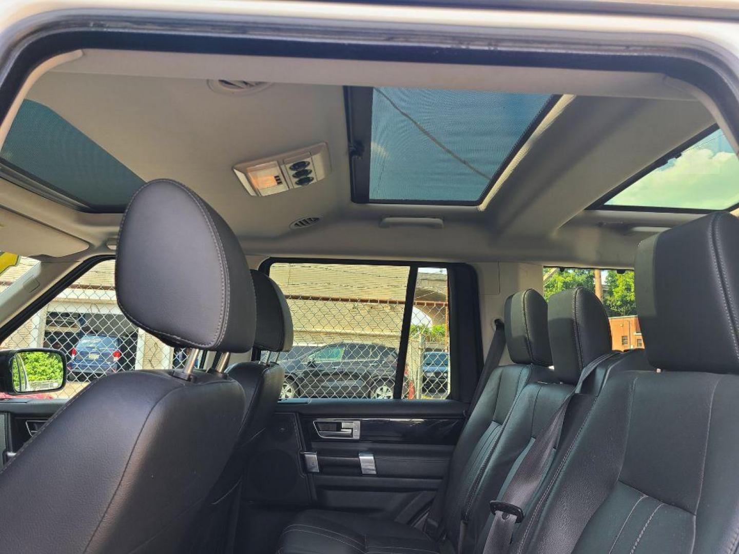 2013 WHITE LAND ROVER LR4 HSE (SALAG2D49DA) with an 5.0L engine, Automatic transmission, located at 117 North Cameron Street, Harrisburg, PA, 17101, (717) 963-8962, 40.266762, -76.875259 - WE FINANCE!!! Good Credit/ Bad Credit/ No Credit - ALL Trade-Ins Welcomed!!! ***Guaranteed Credit Approval*** APPLY ONLINE or CALL us TODAY ;) Internet Prices and Marketplace Prices are SPECIAL discounted ***CASH DEALS*** Retail Prices are higher. Please call us to discuss your cash and finan - Photo#14