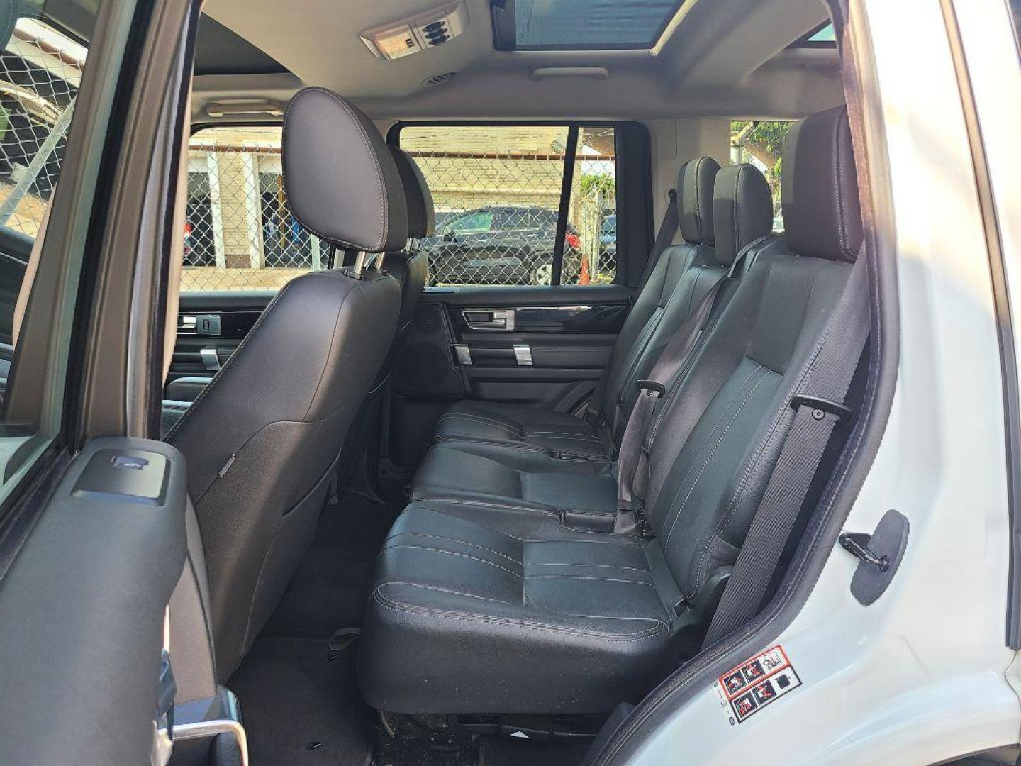2013 WHITE LAND ROVER LR4 HSE (SALAG2D49DA) with an 5.0L engine, Automatic transmission, located at 117 North Cameron Street, Harrisburg, PA, 17101, (717) 963-8962, 40.266762, -76.875259 - WE FINANCE!!! Good Credit/ Bad Credit/ No Credit - ALL Trade-Ins Welcomed!!! ***Guaranteed Credit Approval*** APPLY ONLINE or CALL us TODAY ;) Internet Prices and Marketplace Prices are SPECIAL discounted ***CASH DEALS*** Retail Prices are higher. Please call us to discuss your cash and finan - Photo#15