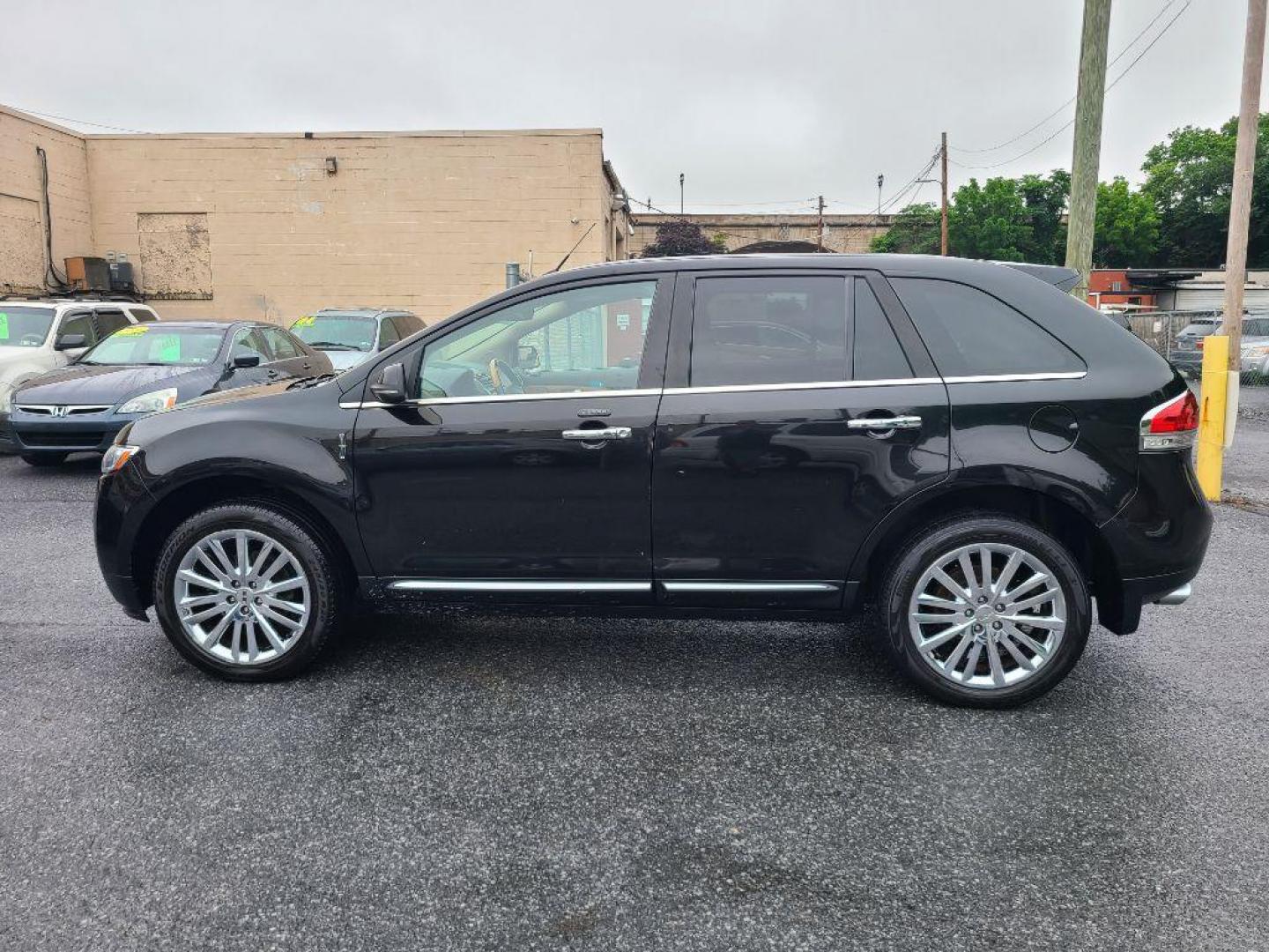 2013 BLACK LINCOLN MKX AWD (2LMDJ8JK4DB) with an 3.7L engine, Automatic transmission, located at 117 North Cameron Street, Harrisburg, PA, 17101, (717) 963-8962, 40.266762, -76.875259 - WE FINANCE!!! Good Credit/ Bad Credit/ No Credit - ALL Trade-Ins Welcomed!!! ***Guaranteed Credit Approval*** APPLY ONLINE or CALL us TODAY ;) Internet Prices and Marketplace Prices are SPECIAL discounted ***CASH DEALS*** Retail Prices are higher. Please call us to discuss your cash and finan - Photo#2