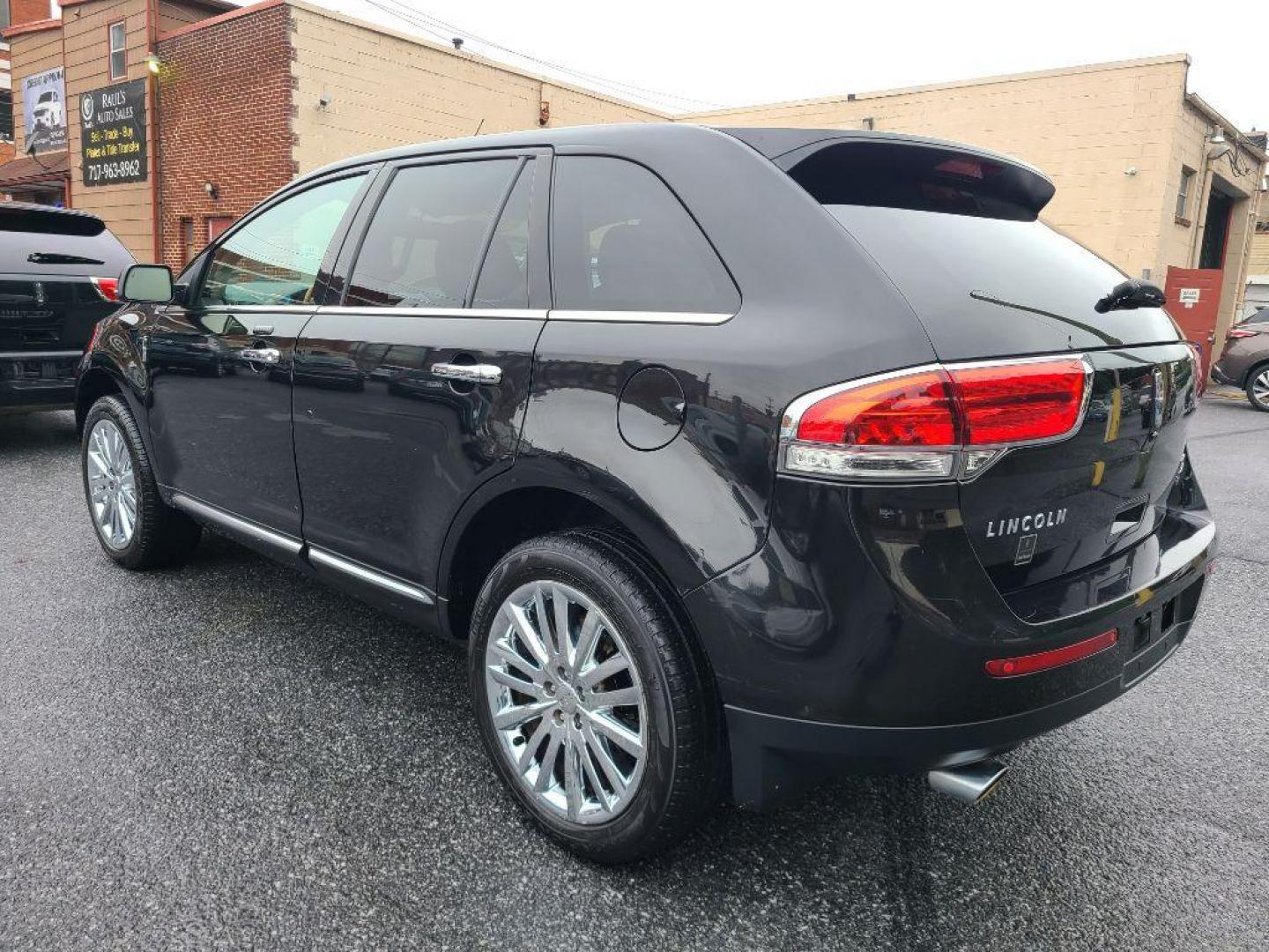 2013 BLACK LINCOLN MKX AWD (2LMDJ8JK4DB) with an 3.7L engine, Automatic transmission, located at 117 North Cameron Street, Harrisburg, PA, 17101, (717) 963-8962, 40.266762, -76.875259 - WE FINANCE!!! Good Credit/ Bad Credit/ No Credit - ALL Trade-Ins Welcomed!!! ***Guaranteed Credit Approval*** APPLY ONLINE or CALL us TODAY ;) Internet Prices and Marketplace Prices are SPECIAL discounted ***CASH DEALS*** Retail Prices are higher. Please call us to discuss your cash and finan - Photo#4