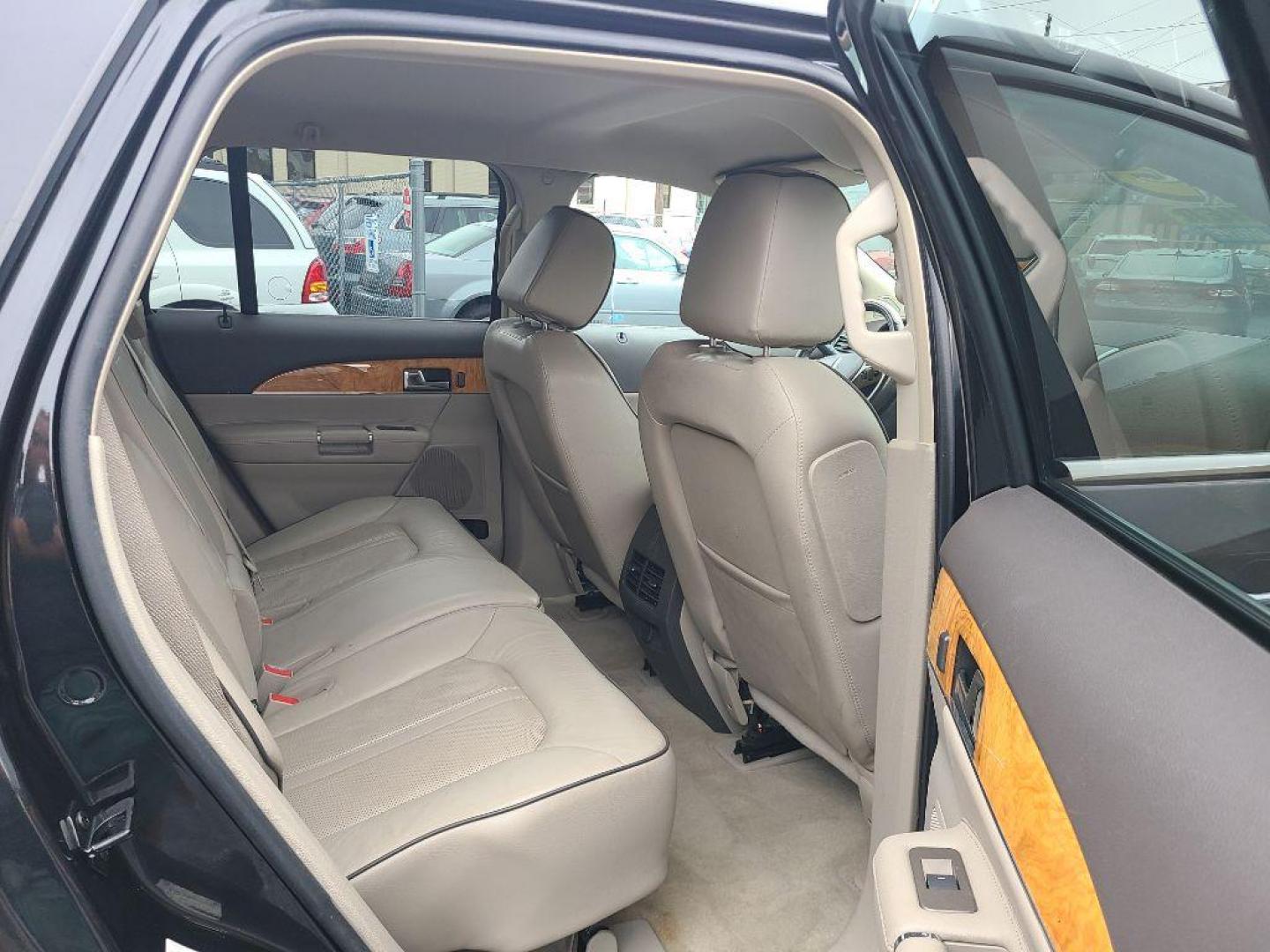 2013 BLACK LINCOLN MKX AWD (2LMDJ8JK4DB) with an 3.7L engine, Automatic transmission, located at 117 North Cameron Street, Harrisburg, PA, 17101, (717) 963-8962, 40.266762, -76.875259 - WE FINANCE!!! Good Credit/ Bad Credit/ No Credit - ALL Trade-Ins Welcomed!!! ***Guaranteed Credit Approval*** APPLY ONLINE or CALL us TODAY ;) Internet Prices and Marketplace Prices are SPECIAL discounted ***CASH DEALS*** Retail Prices are higher. Please call us to discuss your cash and finan - Photo#11