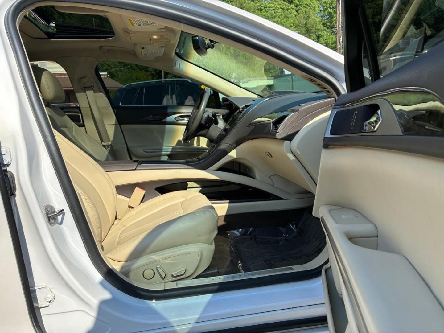 2013 WHITE LINCOLN MKZ (3LN6L2GK0DR) with an 3.7L engine, Automatic transmission, located at 117 North Cameron Street, Harrisburg, PA, 17101, (717) 963-8962, 40.266762, -76.875259 - WE FINANCE!!! MOST vehicles are available for financing. Good Credit/ Challenged Credit/ No Credit - ALL Trade-Ins Welcomed!!! APPLY ONLINE or CALL us TODAY Please call us to discuss your cash and/or financing options. Thanks for checking our inventory! We're here to help. - Photo#8