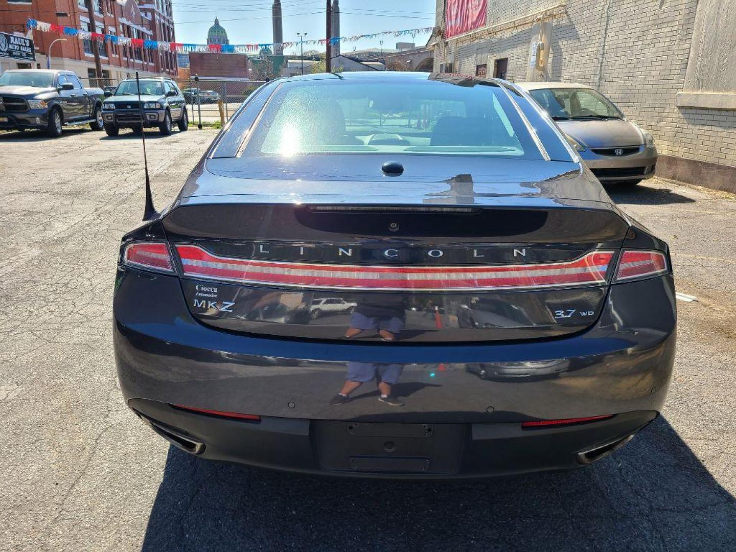 2013 GREY LINCOLN MKZ SEDAN (3LN6L2JK9DR) with an 3.7L engine, Automatic transmission, located at 7981 Paxton Street, Harrisburg, PA, 17111, (717) 561-2926, 40.261490, -76.749229 - WE FINANCE!!! Good Credit/ Bad Credit/ No Credit - ALL Trade-Ins Welcomed!!! ***Guaranteed Credit Approval*** APPLY ONLINE or CALL us TODAY ;) Internet Prices and Marketplace Prices are SPECIAL discounted ***CASH DEALS*** Retail Prices are higher. Please call us to discuss your cash and finan - Photo#6