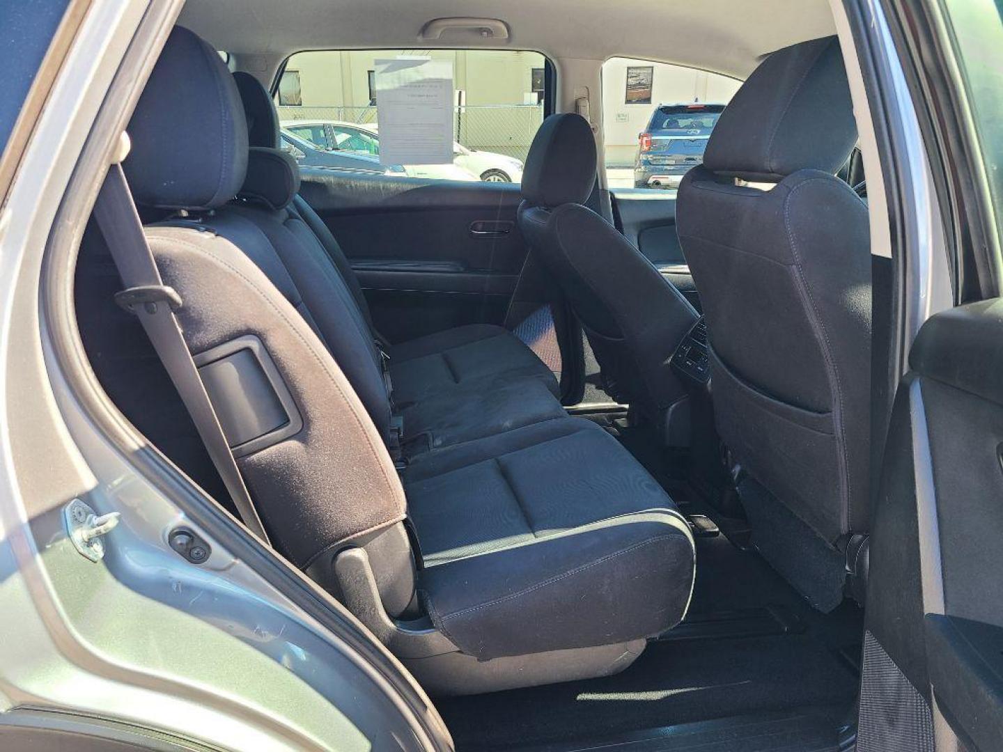 2013 SILVER MAZDA CX-9 SPORT (JM3TB3BV4D0) with an 3.7L engine, Automatic transmission, located at 117 North Cameron Street, Harrisburg, PA, 17101, (717) 963-8962, 40.266762, -76.875259 - WE FINANCE!!! Good Credit/ Bad Credit/ No Credit - ALL Trade-Ins Welcomed!!! ***Guaranteed Credit Approval*** APPLY ONLINE or CALL us TODAY ;) Internet Prices and Marketplace Prices are SPECIAL discounted ***CASH DEALS*** Retail Prices are higher. Please call us to discuss your cash and finan - Photo#10