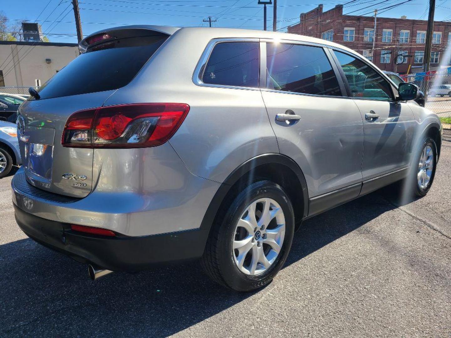 2013 SILVER MAZDA CX-9 SPORT (JM3TB3BV4D0) with an 3.7L engine, Automatic transmission, located at 117 North Cameron Street, Harrisburg, PA, 17101, (717) 963-8962, 40.266762, -76.875259 - WE FINANCE!!! Good Credit/ Bad Credit/ No Credit - ALL Trade-Ins Welcomed!!! ***Guaranteed Credit Approval*** APPLY ONLINE or CALL us TODAY ;) Internet Prices and Marketplace Prices are SPECIAL discounted ***CASH DEALS*** Retail Prices are higher. Please call us to discuss your cash and finan - Photo#4