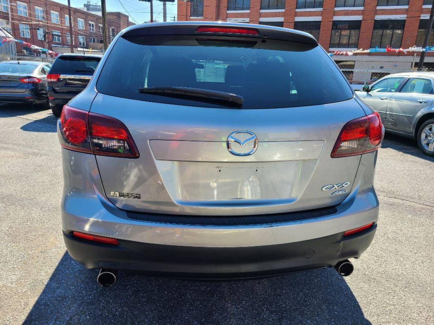 2013 SILVER MAZDA CX-9 SPORT (JM3TB3BV4D0) with an 3.7L engine, Automatic transmission, located at 117 North Cameron Street, Harrisburg, PA, 17101, (717) 963-8962, 40.266762, -76.875259 - WE FINANCE!!! Good Credit/ Bad Credit/ No Credit - ALL Trade-Ins Welcomed!!! ***Guaranteed Credit Approval*** APPLY ONLINE or CALL us TODAY ;) Internet Prices and Marketplace Prices are SPECIAL discounted ***CASH DEALS*** Retail Prices are higher. Please call us to discuss your cash and finan - Photo#6