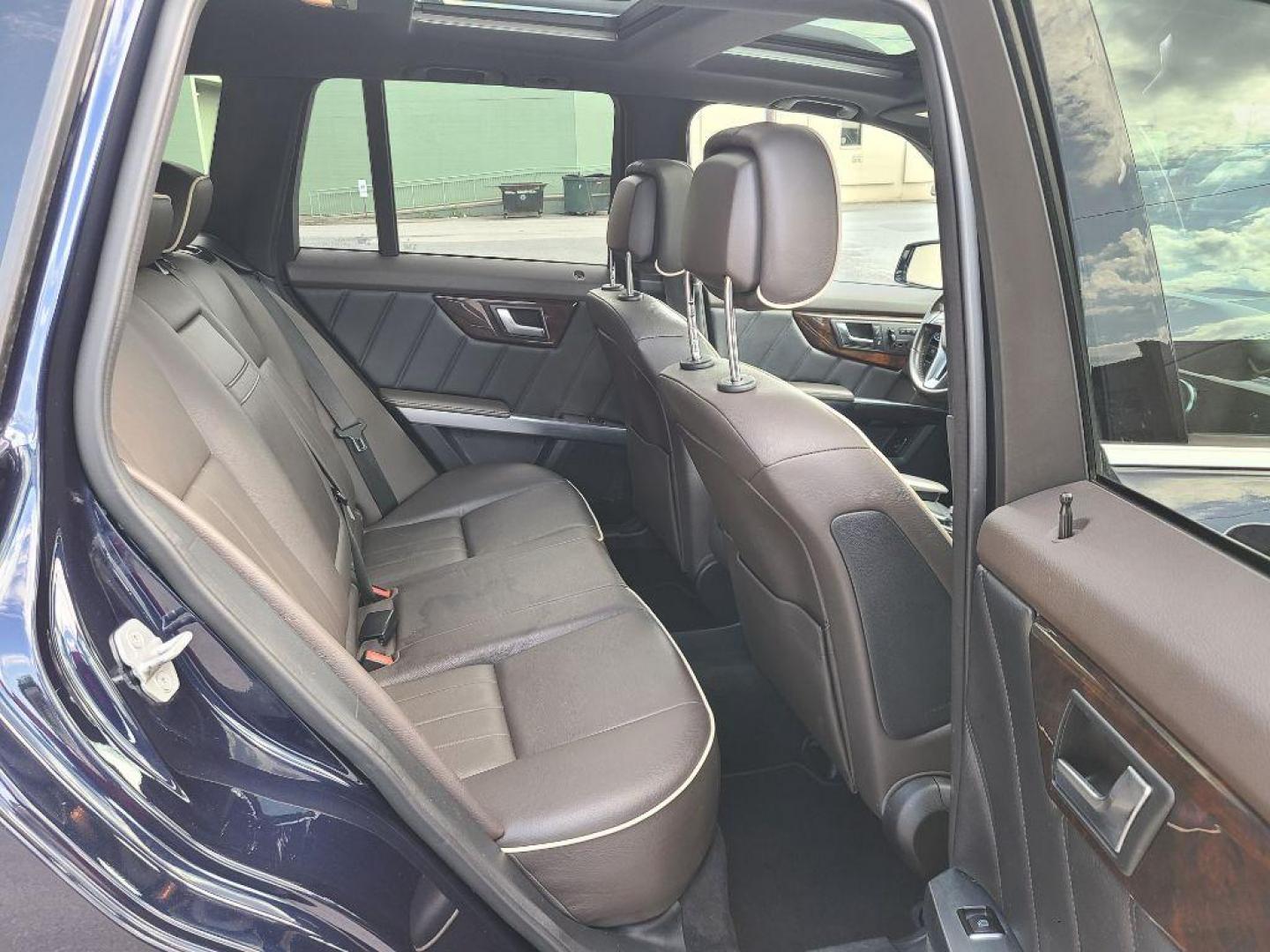 2013 BLUE MERCEDES-BENZ GLK 350 4MATIC (WDCGG8JB8DG) with an 3.5L engine, Automatic transmission, located at 7981 Paxton Street, Harrisburg, PA, 17111, (717) 561-2926, 40.261490, -76.749229 - WE FINANCE!!! Good Credit/ Bad Credit/ No Credit - ALL Trade-Ins Welcomed!!! ***Guaranteed Credit Approval*** APPLY ONLINE or CALL us TODAY ;) Internet Prices and Marketplace Prices are SPECIAL discounted ***CASH DEALS*** Retail Prices are higher. Please call us to discuss your cash and finan - Photo#9