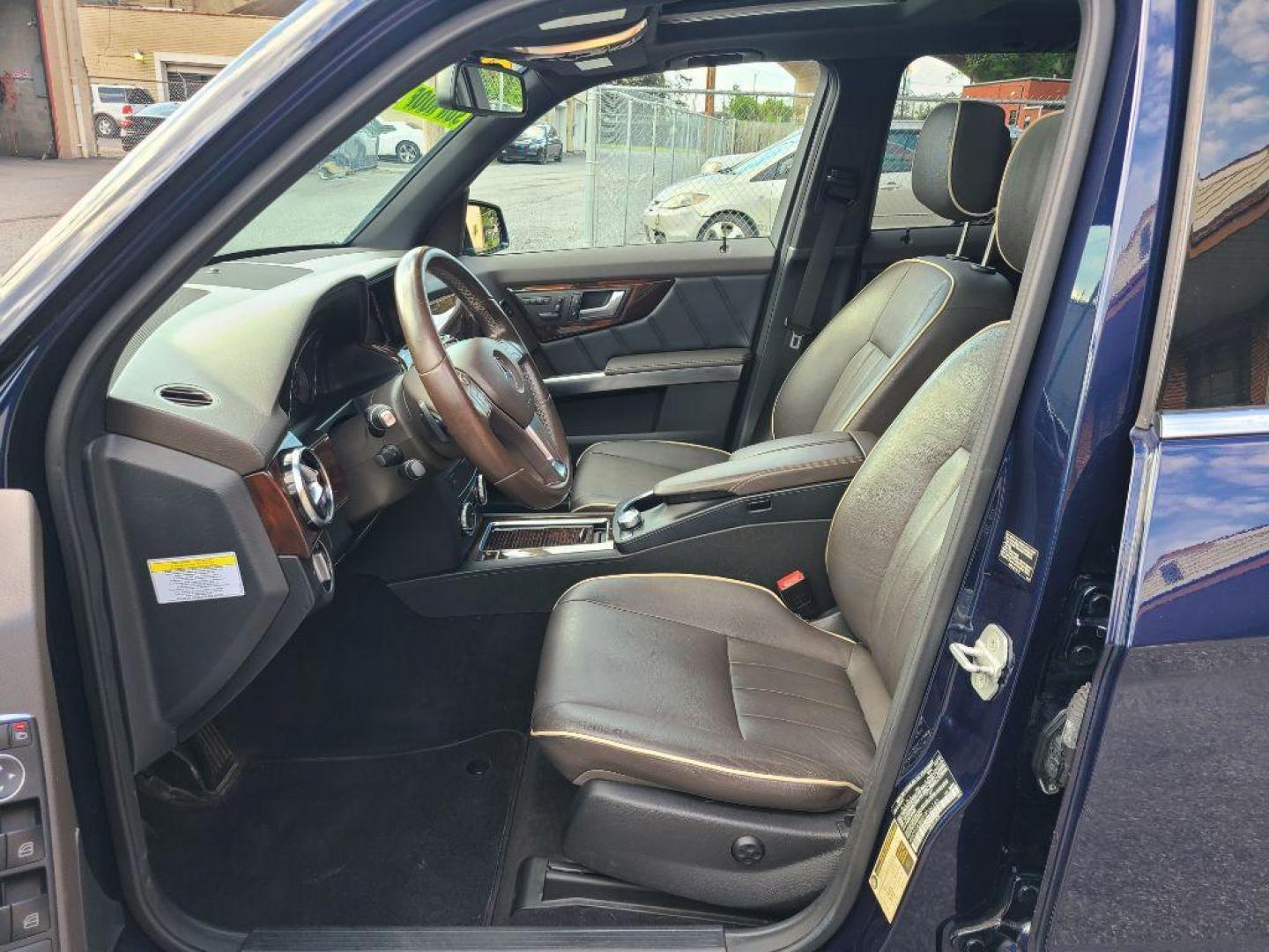 2013 BLUE MERCEDES-BENZ GLK 350 4MATIC (WDCGG8JB8DG) with an 3.5L engine, Automatic transmission, located at 7981 Paxton Street, Harrisburg, PA, 17111, (717) 561-2926, 40.261490, -76.749229 - WE FINANCE!!! Good Credit/ Bad Credit/ No Credit - ALL Trade-Ins Welcomed!!! ***Guaranteed Credit Approval*** APPLY ONLINE or CALL us TODAY ;) Internet Prices and Marketplace Prices are SPECIAL discounted ***CASH DEALS*** Retail Prices are higher. Please call us to discuss your cash and finan - Photo#15