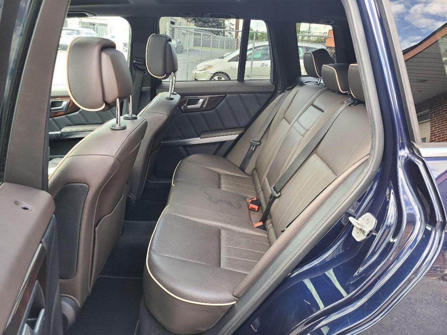 2013 BLUE MERCEDES-BENZ GLK 350 4MATIC (WDCGG8JB8DG) with an 3.5L engine, Automatic transmission, located at 7981 Paxton Street, Harrisburg, PA, 17111, (717) 561-2926, 40.261490, -76.749229 - WE FINANCE!!! Good Credit/ Bad Credit/ No Credit - ALL Trade-Ins Welcomed!!! ***Guaranteed Credit Approval*** APPLY ONLINE or CALL us TODAY ;) Internet Prices and Marketplace Prices are SPECIAL discounted ***CASH DEALS*** Retail Prices are higher. Please call us to discuss your cash and finan - Photo#16