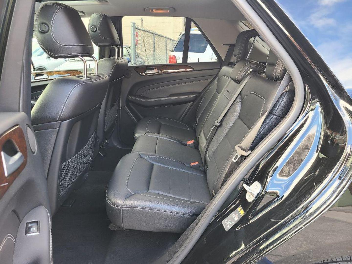 2013 BLACK MERCEDES-BENZ ML 350 4MATIC (4JGDA5HB0DA) with an 3.5L engine, Automatic transmission, located at 117 North Cameron Street, Harrisburg, PA, 17101, (717) 963-8962, 40.266762, -76.875259 - WE FINANCE!!! Good Credit/ Bad Credit/ No Credit - ALL Trade-Ins Welcomed!!! ***Guaranteed Credit Approval*** APPLY ONLINE or CALL us TODAY ;) Internet Prices and Marketplace Prices are SPECIAL discounted ***CASH DEALS*** Retail Prices are higher. Please call us to discuss your cash and finan - Photo#9