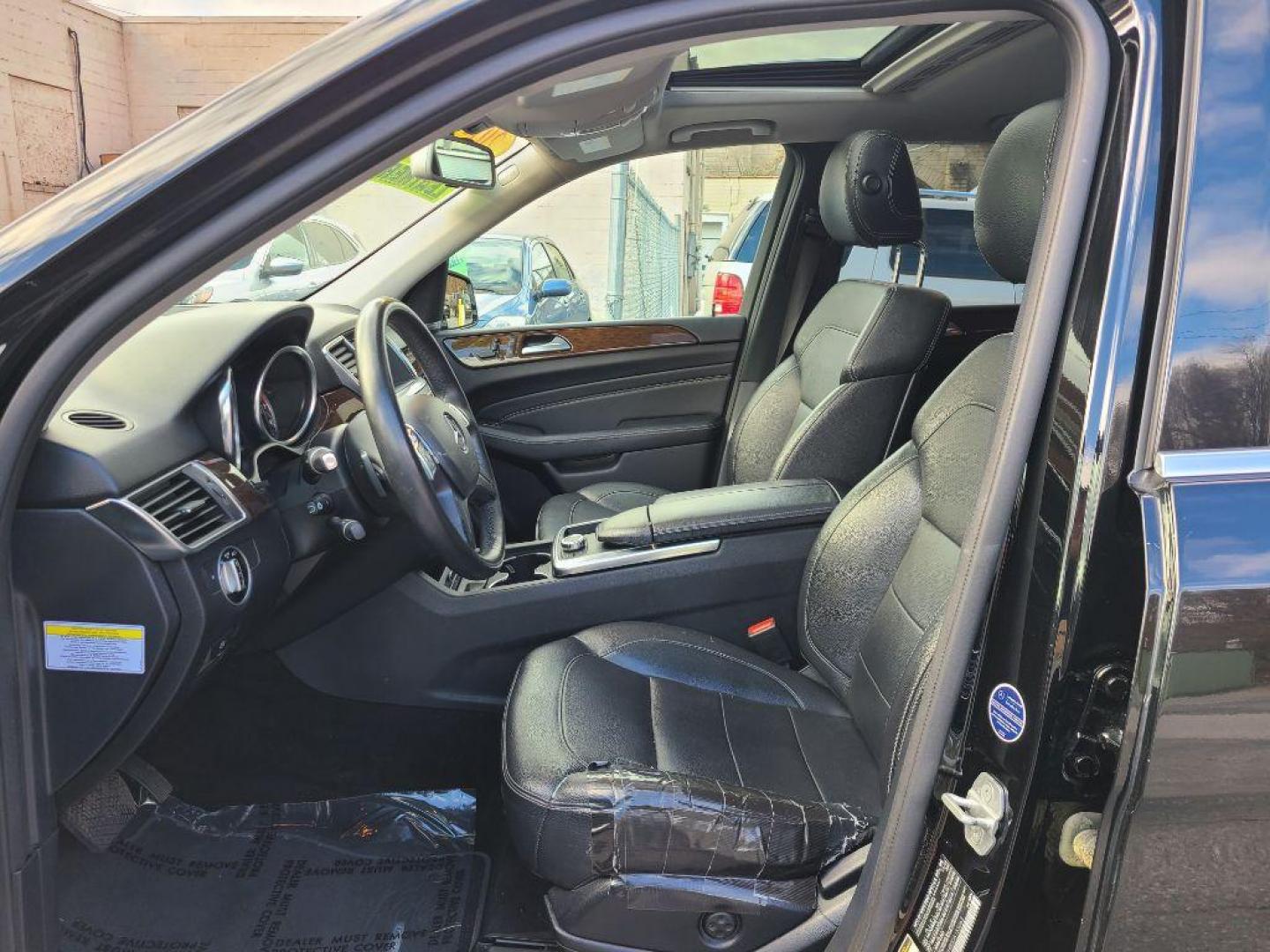 2013 BLACK MERCEDES-BENZ ML 350 4MATIC (4JGDA5HB0DA) with an 3.5L engine, Automatic transmission, located at 117 North Cameron Street, Harrisburg, PA, 17101, (717) 963-8962, 40.266762, -76.875259 - WE FINANCE!!! Good Credit/ Bad Credit/ No Credit - ALL Trade-Ins Welcomed!!! ***Guaranteed Credit Approval*** APPLY ONLINE or CALL us TODAY ;) Internet Prices and Marketplace Prices are SPECIAL discounted ***CASH DEALS*** Retail Prices are higher. Please call us to discuss your cash and finan - Photo#11