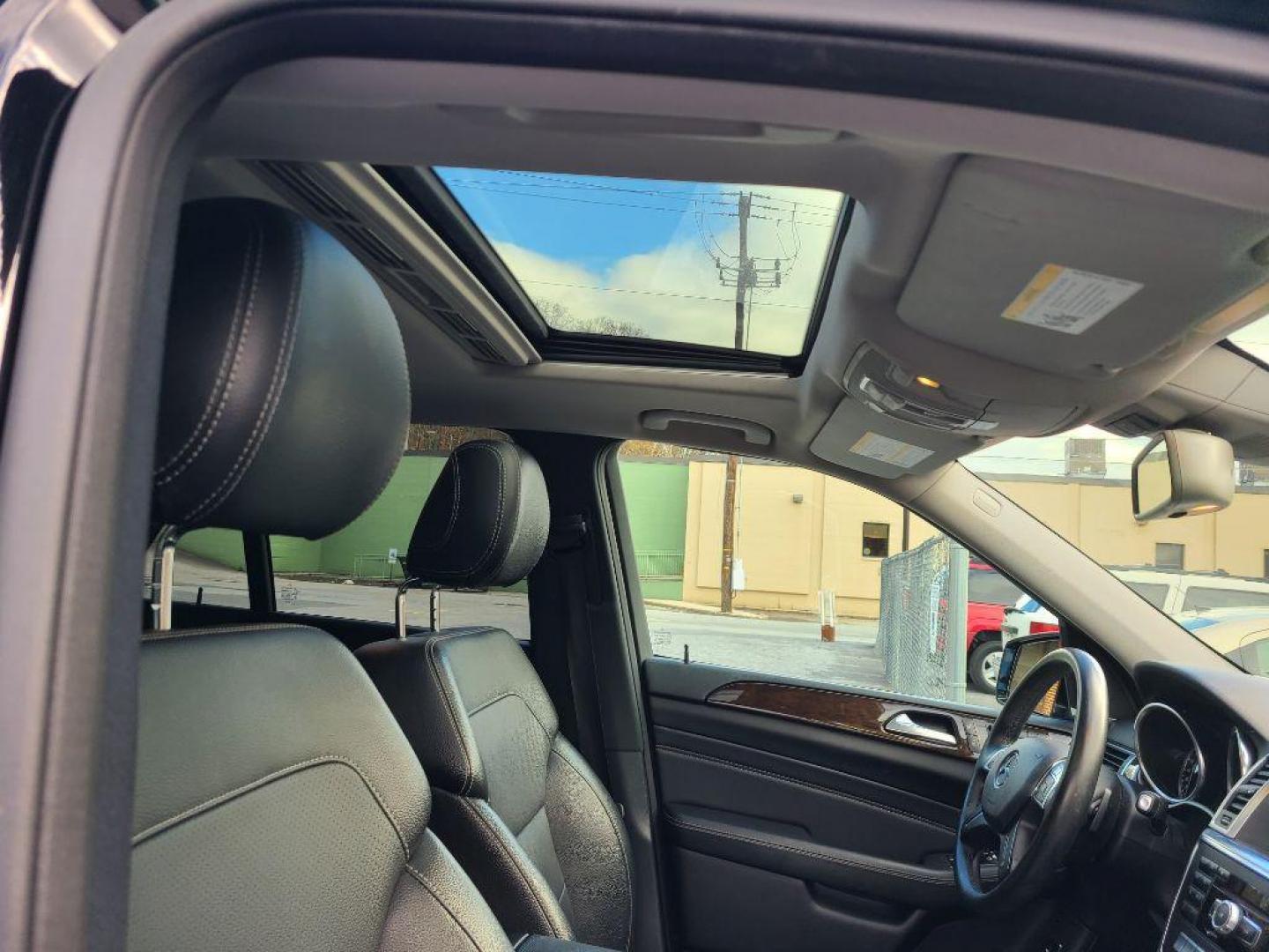 2013 BLACK MERCEDES-BENZ ML 350 4MATIC (4JGDA5HB0DA) with an 3.5L engine, Automatic transmission, located at 117 North Cameron Street, Harrisburg, PA, 17101, (717) 963-8962, 40.266762, -76.875259 - WE FINANCE!!! Good Credit/ Bad Credit/ No Credit - ALL Trade-Ins Welcomed!!! ***Guaranteed Credit Approval*** APPLY ONLINE or CALL us TODAY ;) Internet Prices and Marketplace Prices are SPECIAL discounted ***CASH DEALS*** Retail Prices are higher. Please call us to discuss your cash and finan - Photo#13