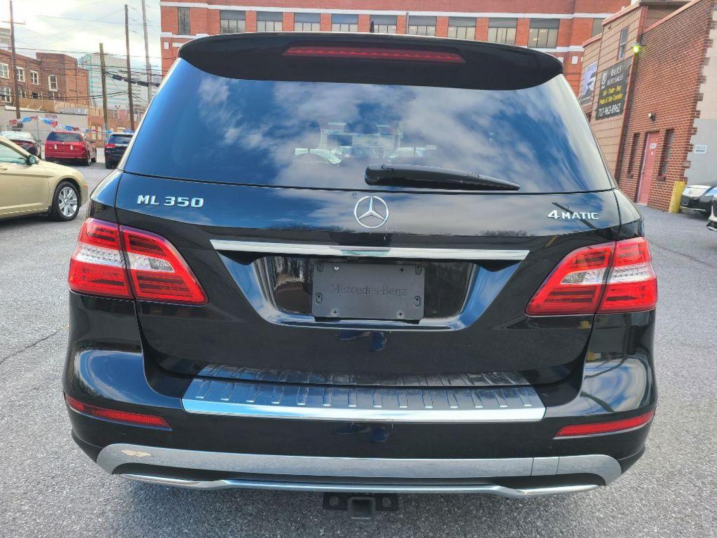 2013 BLACK MERCEDES-BENZ ML 350 4MATIC (4JGDA5HB0DA) with an 3.5L engine, Automatic transmission, located at 117 North Cameron Street, Harrisburg, PA, 17101, (717) 963-8962, 40.266762, -76.875259 - WE FINANCE!!! Good Credit/ Bad Credit/ No Credit - ALL Trade-Ins Welcomed!!! ***Guaranteed Credit Approval*** APPLY ONLINE or CALL us TODAY ;) Internet Prices and Marketplace Prices are SPECIAL discounted ***CASH DEALS*** Retail Prices are higher. Please call us to discuss your cash and finan - Photo#3