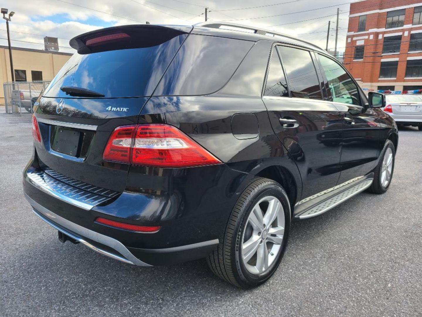 2013 BLACK MERCEDES-BENZ ML 350 4MATIC (4JGDA5HB0DA) with an 3.5L engine, Automatic transmission, located at 117 North Cameron Street, Harrisburg, PA, 17101, (717) 963-8962, 40.266762, -76.875259 - WE FINANCE!!! Good Credit/ Bad Credit/ No Credit - ALL Trade-Ins Welcomed!!! ***Guaranteed Credit Approval*** APPLY ONLINE or CALL us TODAY ;) Internet Prices and Marketplace Prices are SPECIAL discounted ***CASH DEALS*** Retail Prices are higher. Please call us to discuss your cash and finan - Photo#4