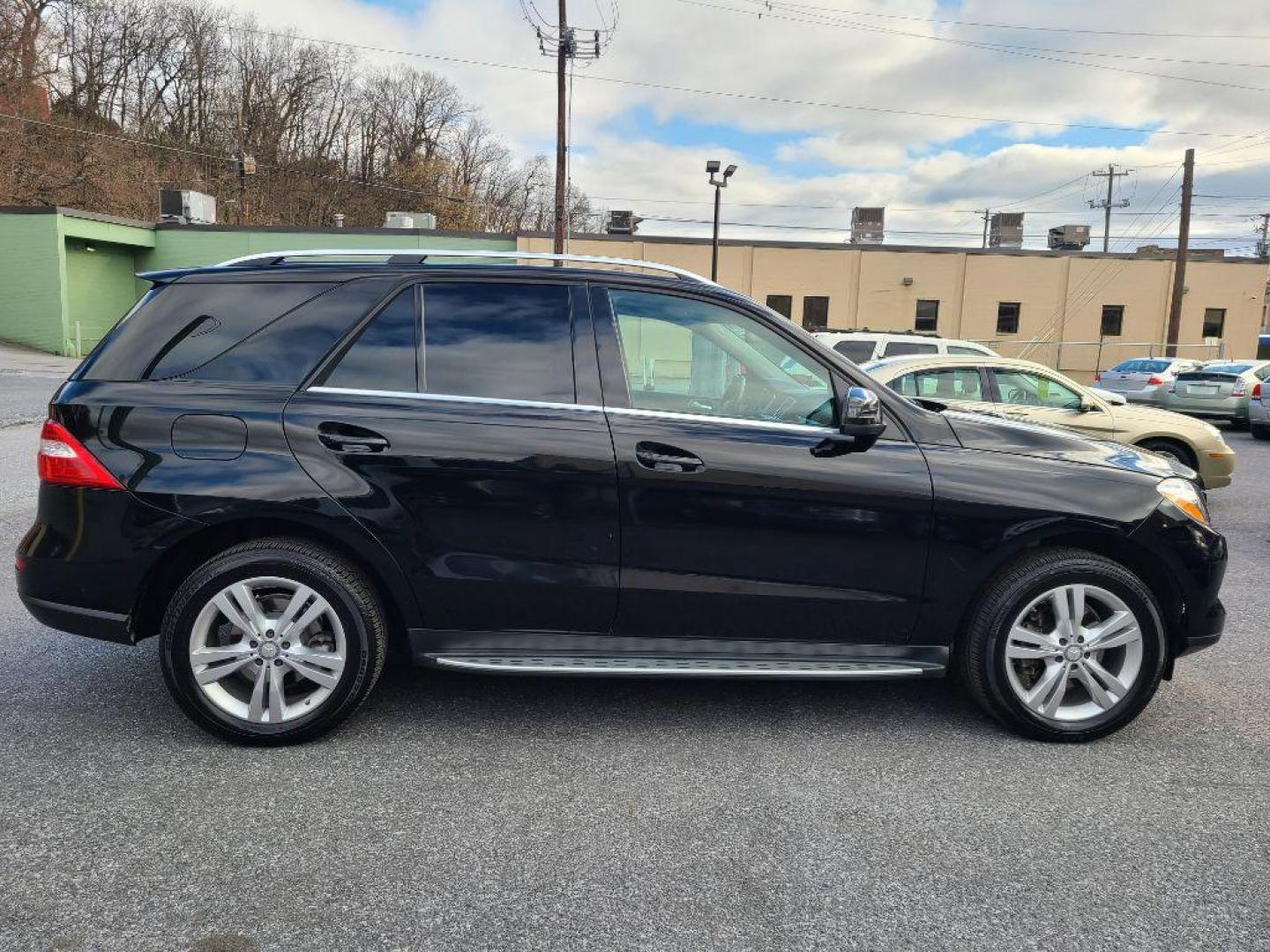 2013 BLACK MERCEDES-BENZ ML 350 4MATIC (4JGDA5HB0DA) with an 3.5L engine, Automatic transmission, located at 117 North Cameron Street, Harrisburg, PA, 17101, (717) 963-8962, 40.266762, -76.875259 - WE FINANCE!!! Good Credit/ Bad Credit/ No Credit - ALL Trade-Ins Welcomed!!! ***Guaranteed Credit Approval*** APPLY ONLINE or CALL us TODAY ;) Internet Prices and Marketplace Prices are SPECIAL discounted ***CASH DEALS*** Retail Prices are higher. Please call us to discuss your cash and finan - Photo#7