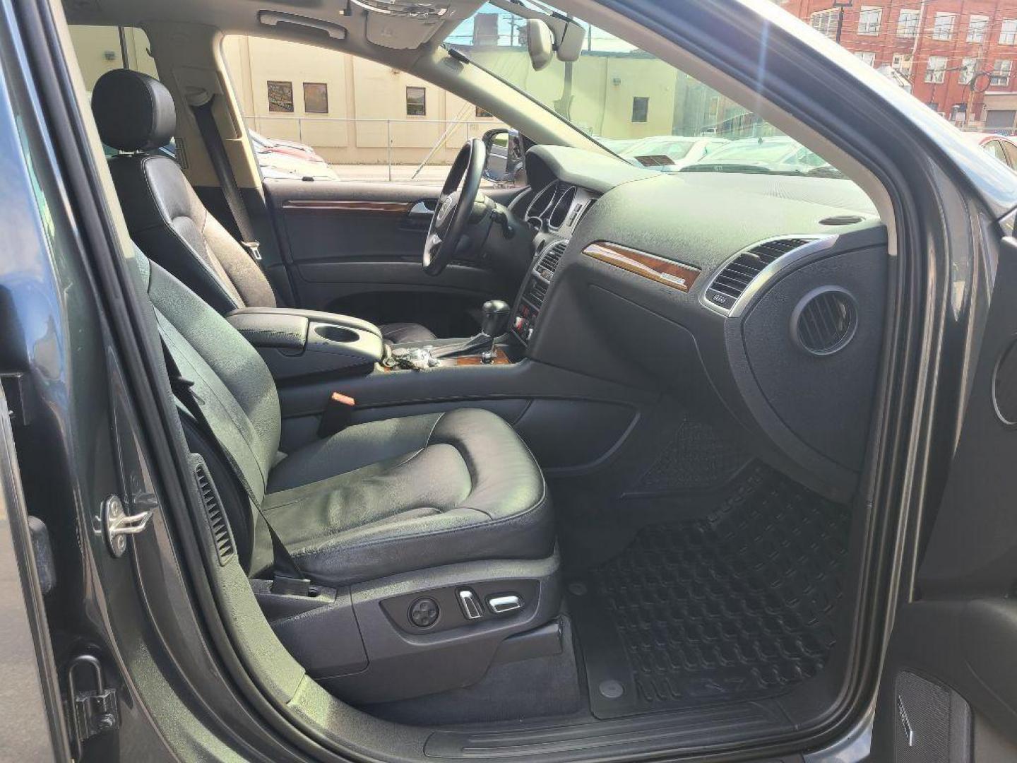 2014 BLACK AUDI Q7 PREMIUM PLUS (WA1LGAFE0ED) with an 3.0L engine, Automatic transmission, located at 117 North Cameron Street, Harrisburg, PA, 17101, (717) 963-8962, 40.266762, -76.875259 - WE FINANCE!!! Good Credit/ Bad Credit/ No Credit - ALL Trade-Ins Welcomed!!! ***Guaranteed Credit Approval*** APPLY ONLINE or CALL us TODAY ;) Please call us to discuss your cash and financing options. - Photo#9