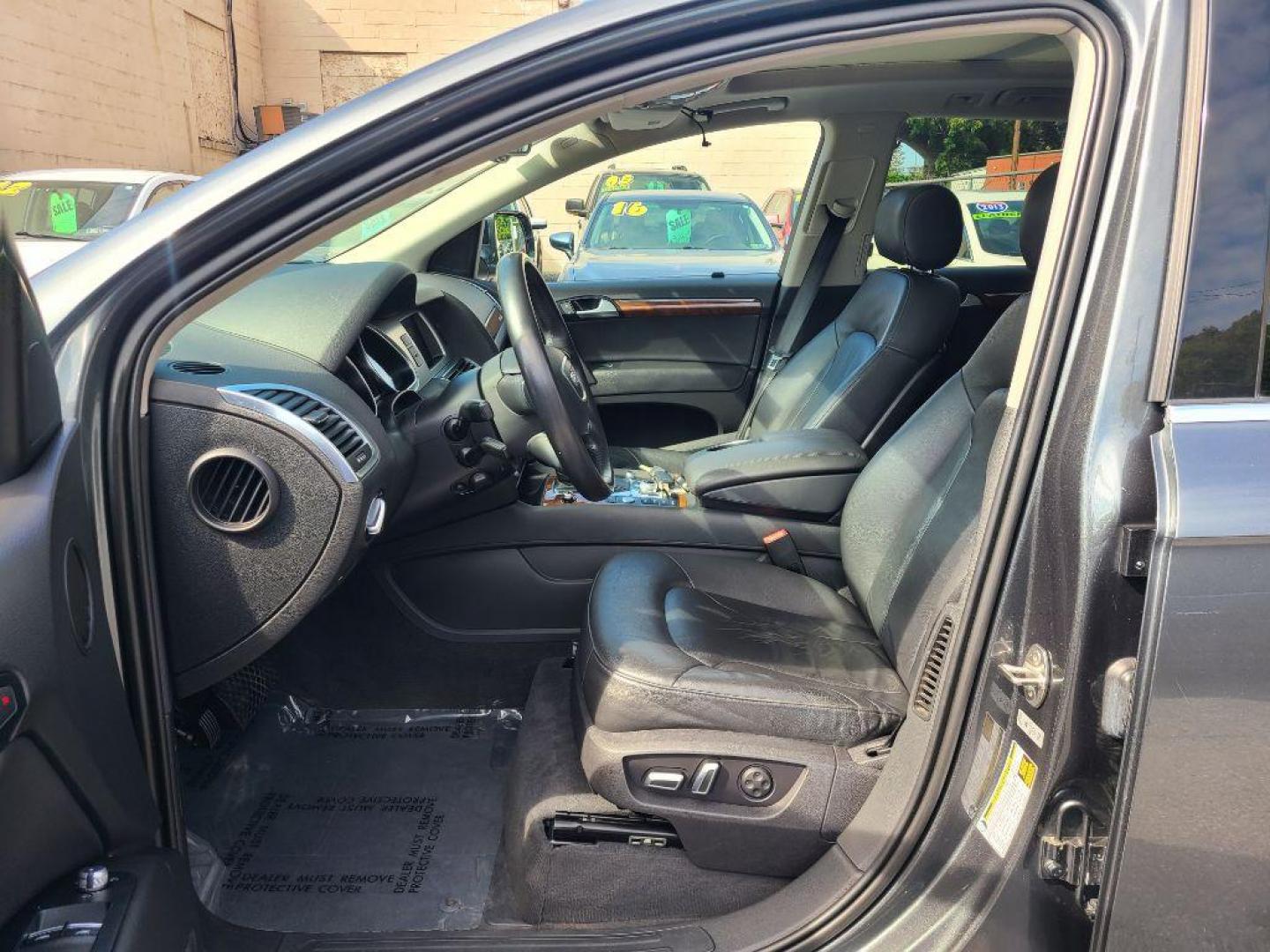 2014 BLACK AUDI Q7 PREMIUM PLUS (WA1LGAFE0ED) with an 3.0L engine, Automatic transmission, located at 117 North Cameron Street, Harrisburg, PA, 17101, (717) 963-8962, 40.266762, -76.875259 - WE FINANCE!!! Good Credit/ Bad Credit/ No Credit - ALL Trade-Ins Welcomed!!! ***Guaranteed Credit Approval*** APPLY ONLINE or CALL us TODAY ;) Please call us to discuss your cash and financing options. - Photo#16