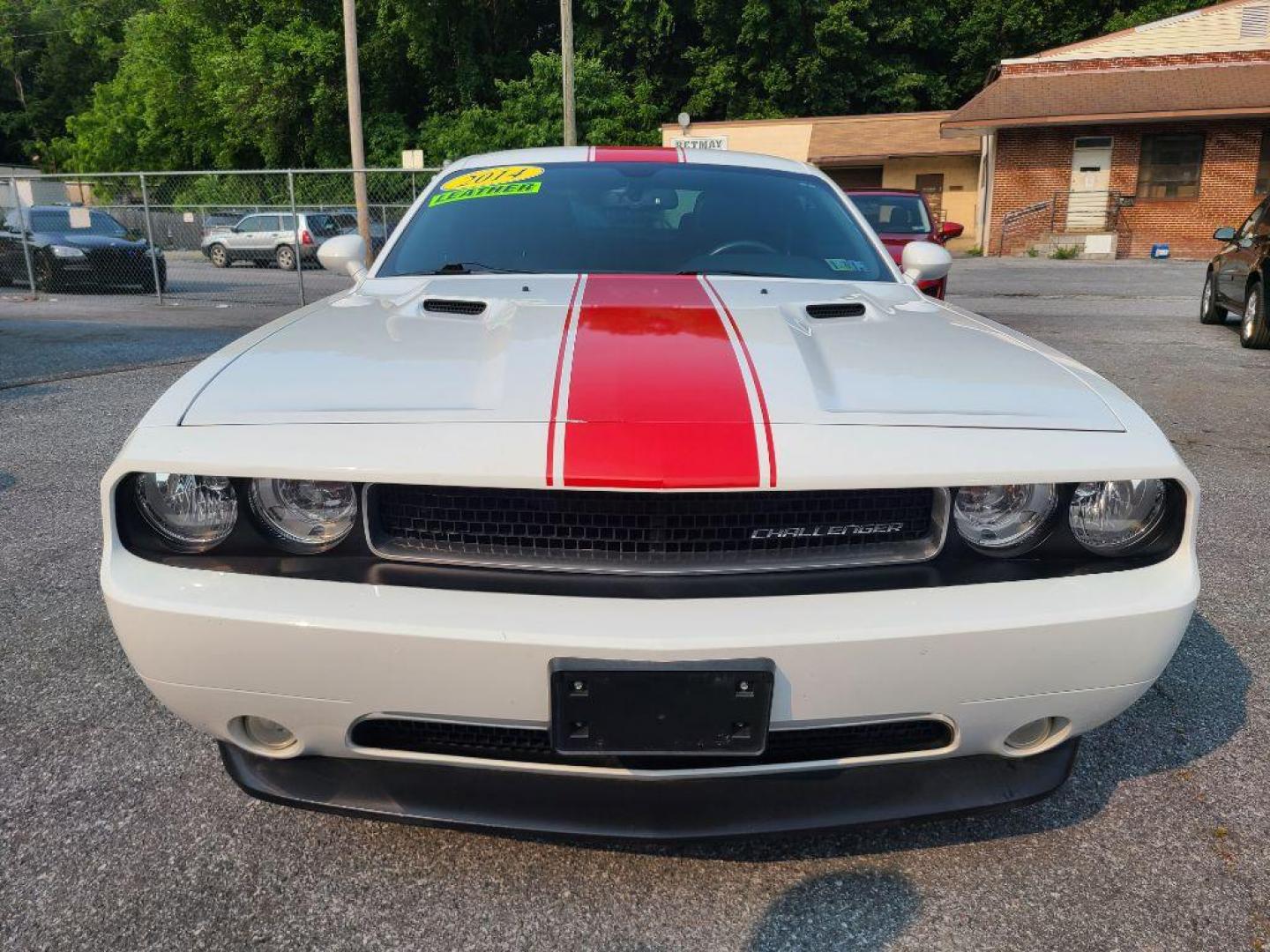 2014 WHITE DODGE CHALLENGER SXT (2C3CDYAG2EH) with an 3.6L engine, Automatic transmission, located at 117 North Cameron Street, Harrisburg, PA, 17101, (717) 963-8962, 40.266762, -76.875259 - WE FINANCE!!! Good Credit/ Bad Credit/ No Credit - ALL Trade-Ins Welcomed!!! ***Guaranteed Credit Approval*** APPLY ONLINE or CALL us TODAY ;) Internet Prices and Marketplace Prices are SPECIAL discounted ***CASH DEALS*** Retail Prices are higher. Please call us to discuss your cash and finan - Photo#5