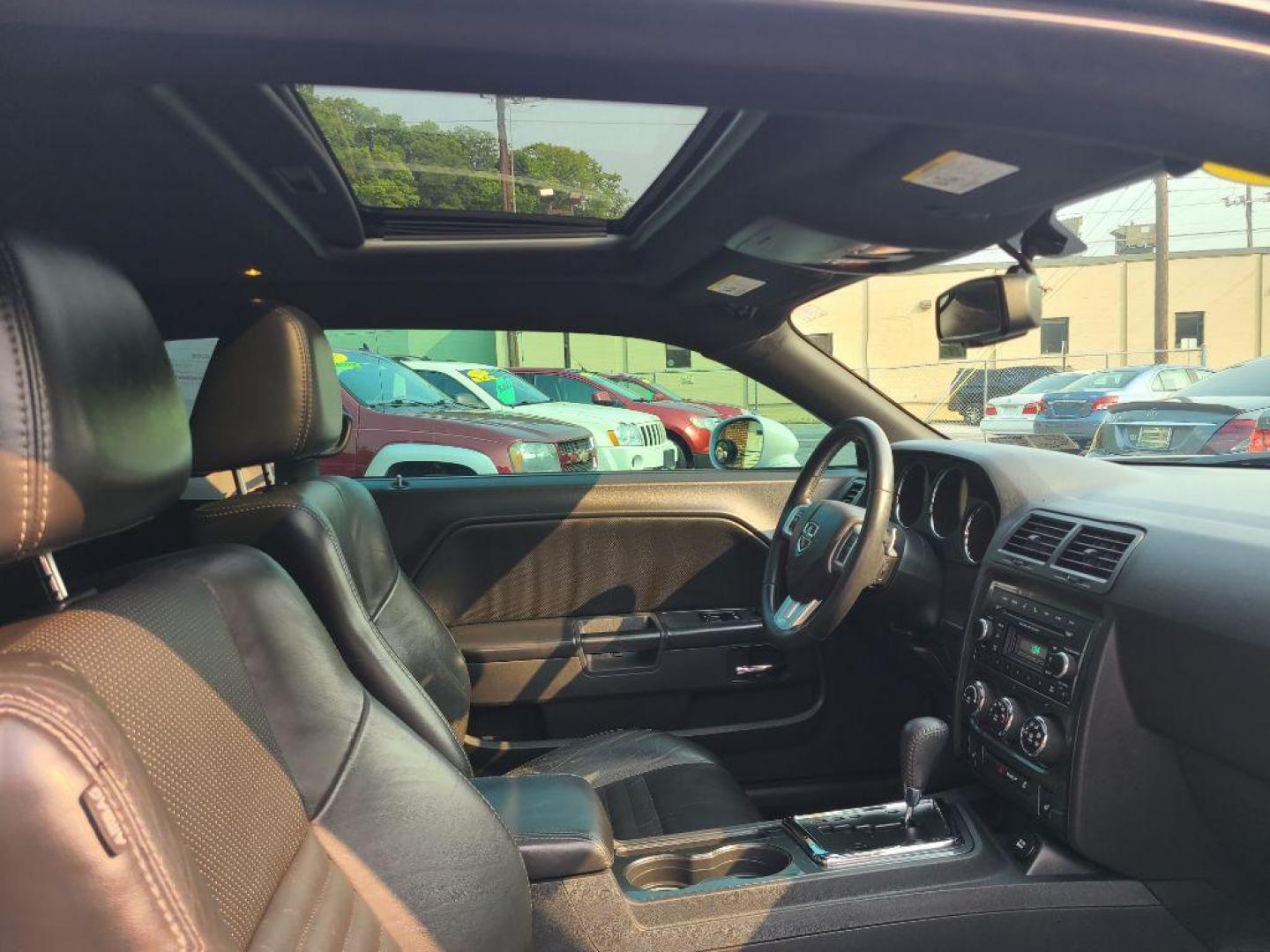 2014 WHITE DODGE CHALLENGER SXT (2C3CDYAG2EH) with an 3.6L engine, Automatic transmission, located at 117 North Cameron Street, Harrisburg, PA, 17101, (717) 963-8962, 40.266762, -76.875259 - WE FINANCE!!! Good Credit/ Bad Credit/ No Credit - ALL Trade-Ins Welcomed!!! ***Guaranteed Credit Approval*** APPLY ONLINE or CALL us TODAY ;) Internet Prices and Marketplace Prices are SPECIAL discounted ***CASH DEALS*** Retail Prices are higher. Please call us to discuss your cash and finan - Photo#8
