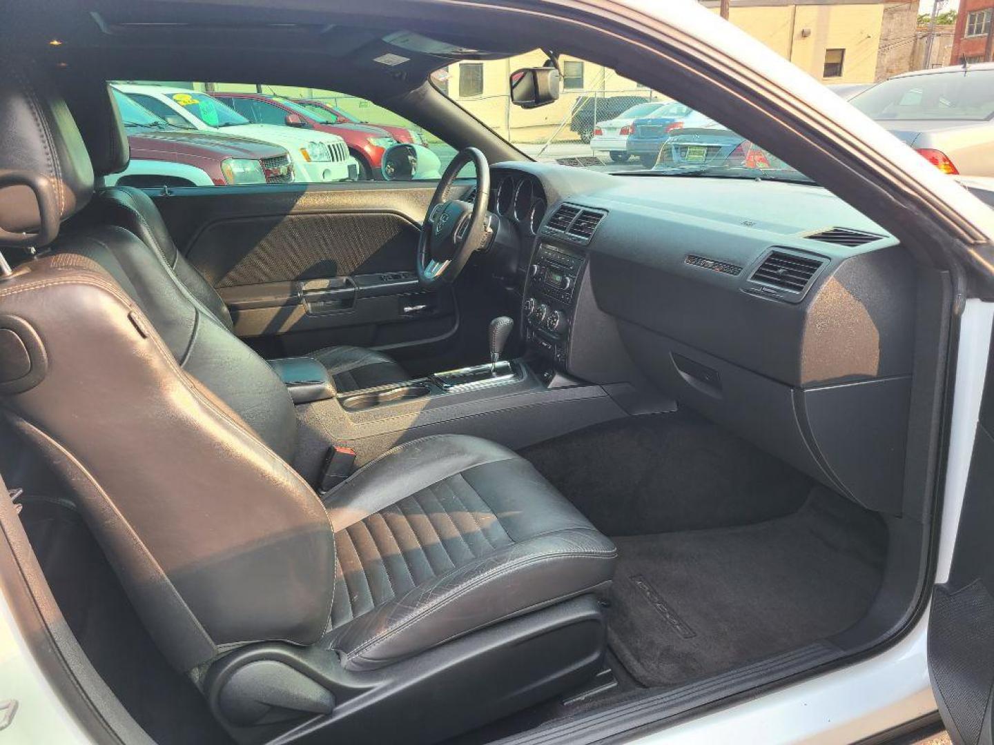 2014 WHITE DODGE CHALLENGER SXT (2C3CDYAG2EH) with an 3.6L engine, Automatic transmission, located at 117 North Cameron Street, Harrisburg, PA, 17101, (717) 963-8962, 40.266762, -76.875259 - WE FINANCE!!! Good Credit/ Bad Credit/ No Credit - ALL Trade-Ins Welcomed!!! ***Guaranteed Credit Approval*** APPLY ONLINE or CALL us TODAY ;) Internet Prices and Marketplace Prices are SPECIAL discounted ***CASH DEALS*** Retail Prices are higher. Please call us to discuss your cash and finan - Photo#9