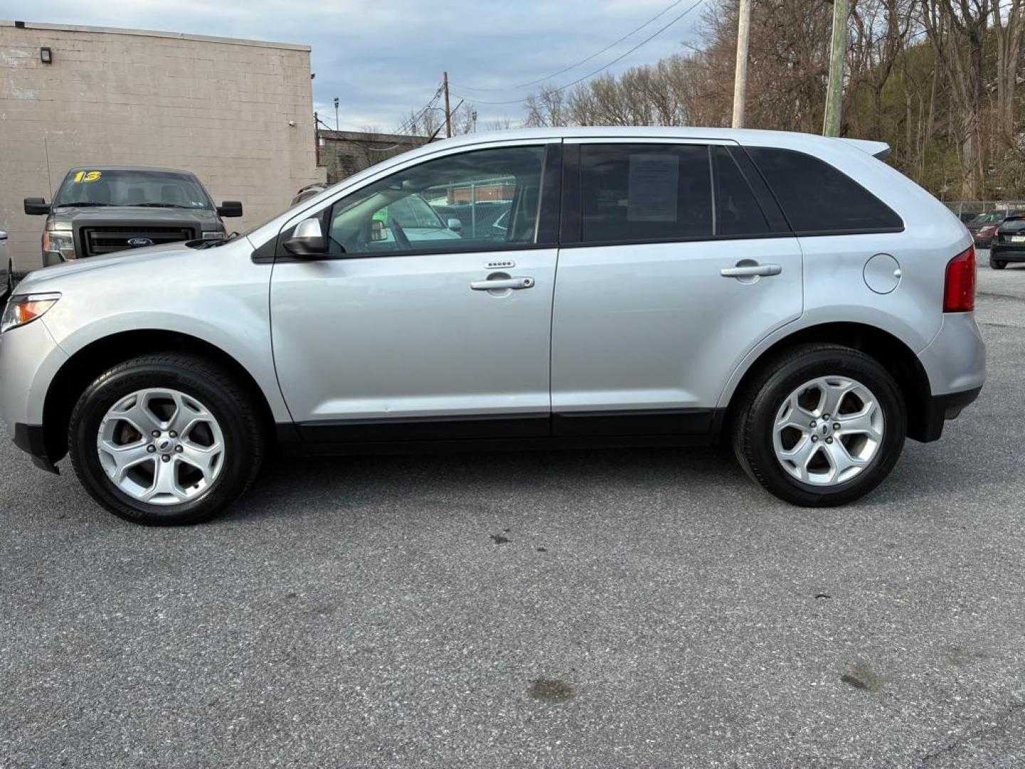2014 SILVER FORD EDGE SEL (2FMDK4JC5EB) with an 3.5L engine, Automatic transmission, located at 117 North Cameron Street, Harrisburg, PA, 17101, (717) 963-8962, 40.266762, -76.875259 - WE FINANCE!!! Good Credit/ Challenged Credit/ No Credit - ALL Trade-Ins Welcomed!!! APPLY ONLINE or CALL us TODAY ;) Please call us to discuss your cash and/or financing options. - Photo#1