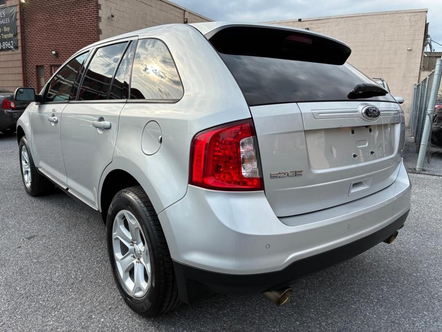 2014 SILVER FORD EDGE SEL (2FMDK4JC5EB) with an 3.5L engine, Automatic transmission, located at 117 North Cameron Street, Harrisburg, PA, 17101, (717) 963-8962, 40.266762, -76.875259 - WE FINANCE!!! Good Credit/ Challenged Credit/ No Credit - ALL Trade-Ins Welcomed!!! APPLY ONLINE or CALL us TODAY ;) Please call us to discuss your cash and/or financing options. - Photo#2