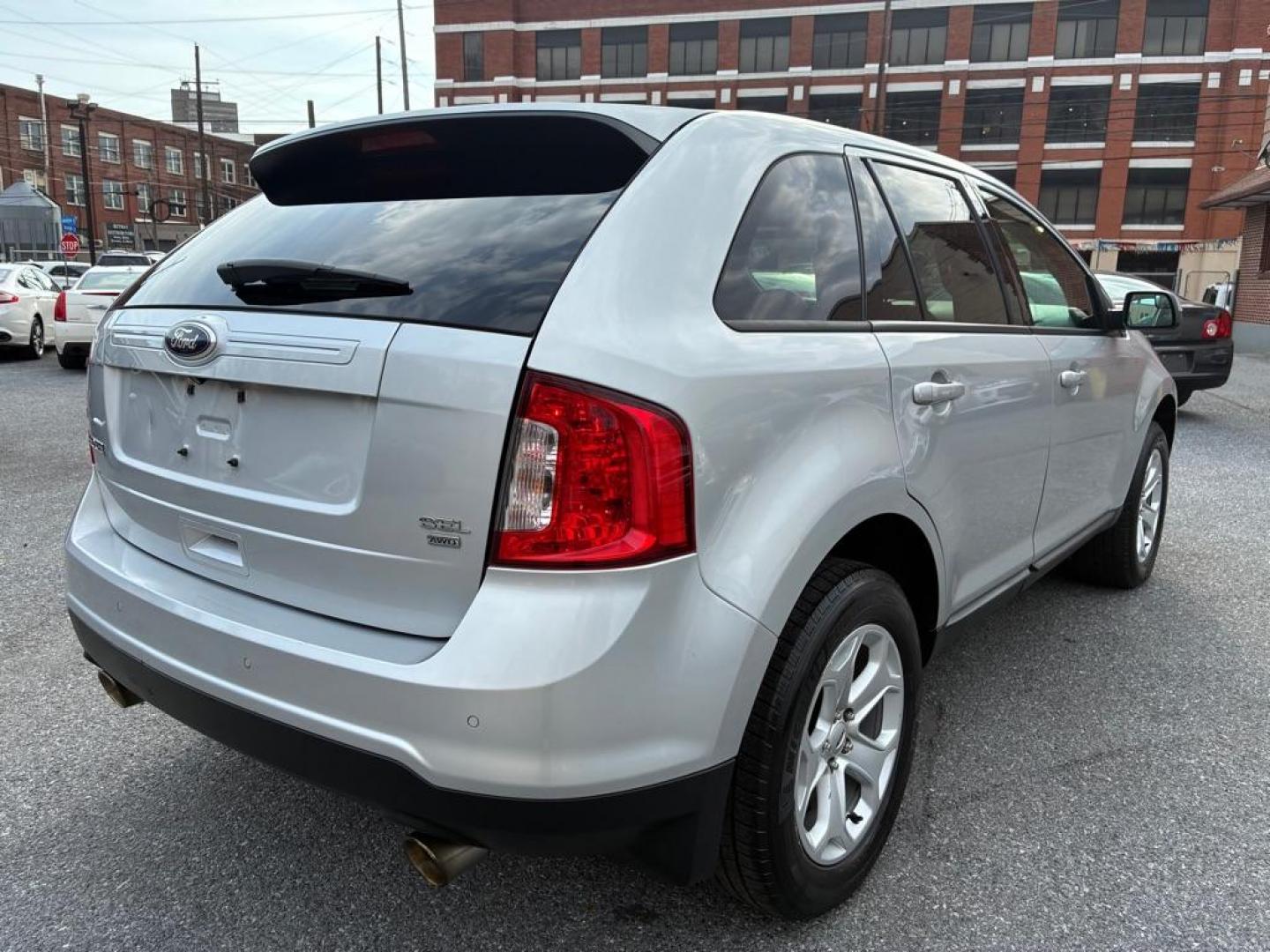 2014 SILVER FORD EDGE SEL (2FMDK4JC5EB) with an 3.5L engine, Automatic transmission, located at 117 North Cameron Street, Harrisburg, PA, 17101, (717) 963-8962, 40.266762, -76.875259 - WE FINANCE!!! Good Credit/ Challenged Credit/ No Credit - ALL Trade-Ins Welcomed!!! APPLY ONLINE or CALL us TODAY ;) Please call us to discuss your cash and/or financing options. - Photo#4