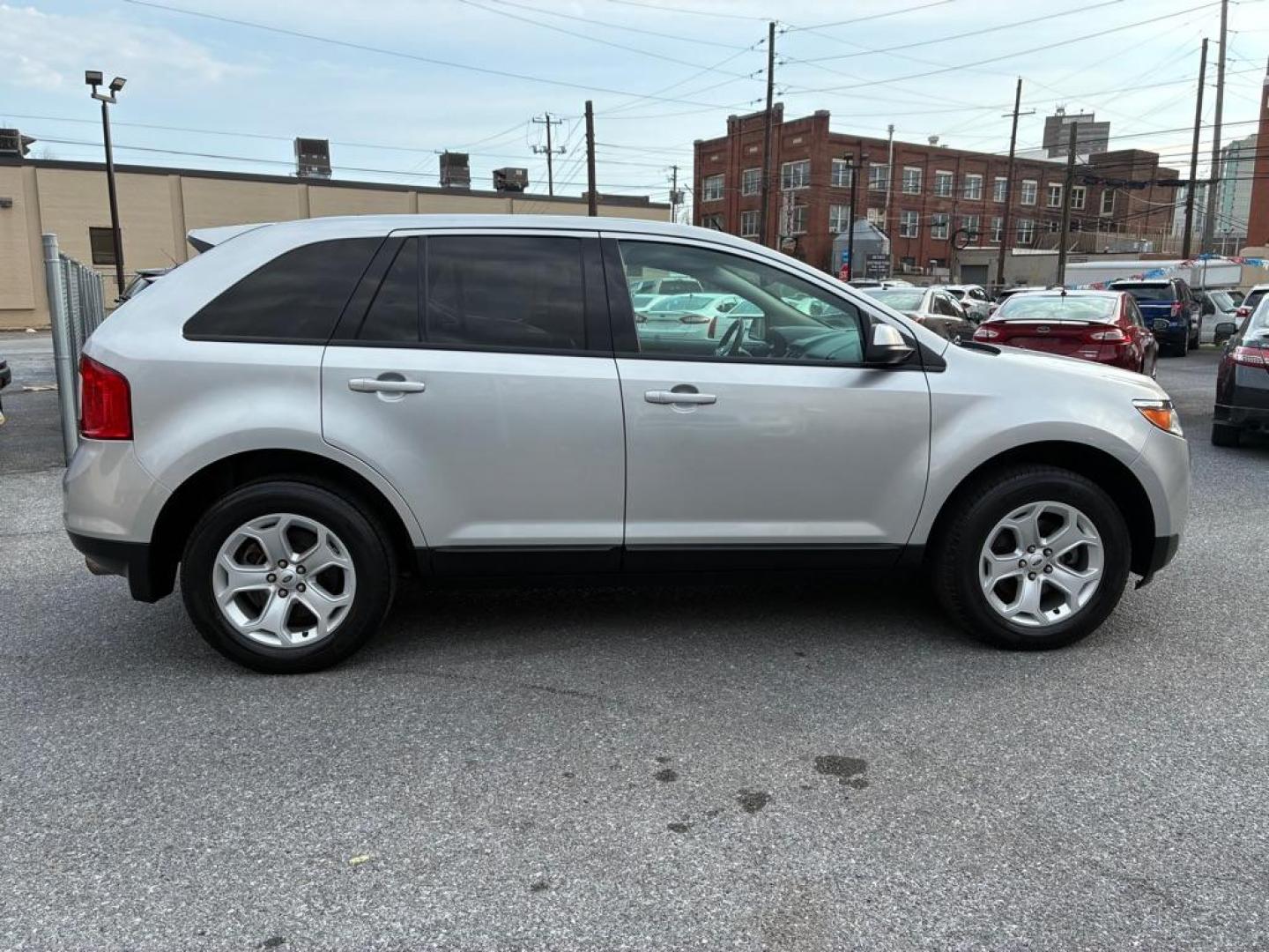 2014 SILVER FORD EDGE SEL (2FMDK4JC5EB) with an 3.5L engine, Automatic transmission, located at 117 North Cameron Street, Harrisburg, PA, 17101, (717) 963-8962, 40.266762, -76.875259 - WE FINANCE!!! Good Credit/ Challenged Credit/ No Credit - ALL Trade-Ins Welcomed!!! APPLY ONLINE or CALL us TODAY ;) Please call us to discuss your cash and/or financing options. - Photo#5