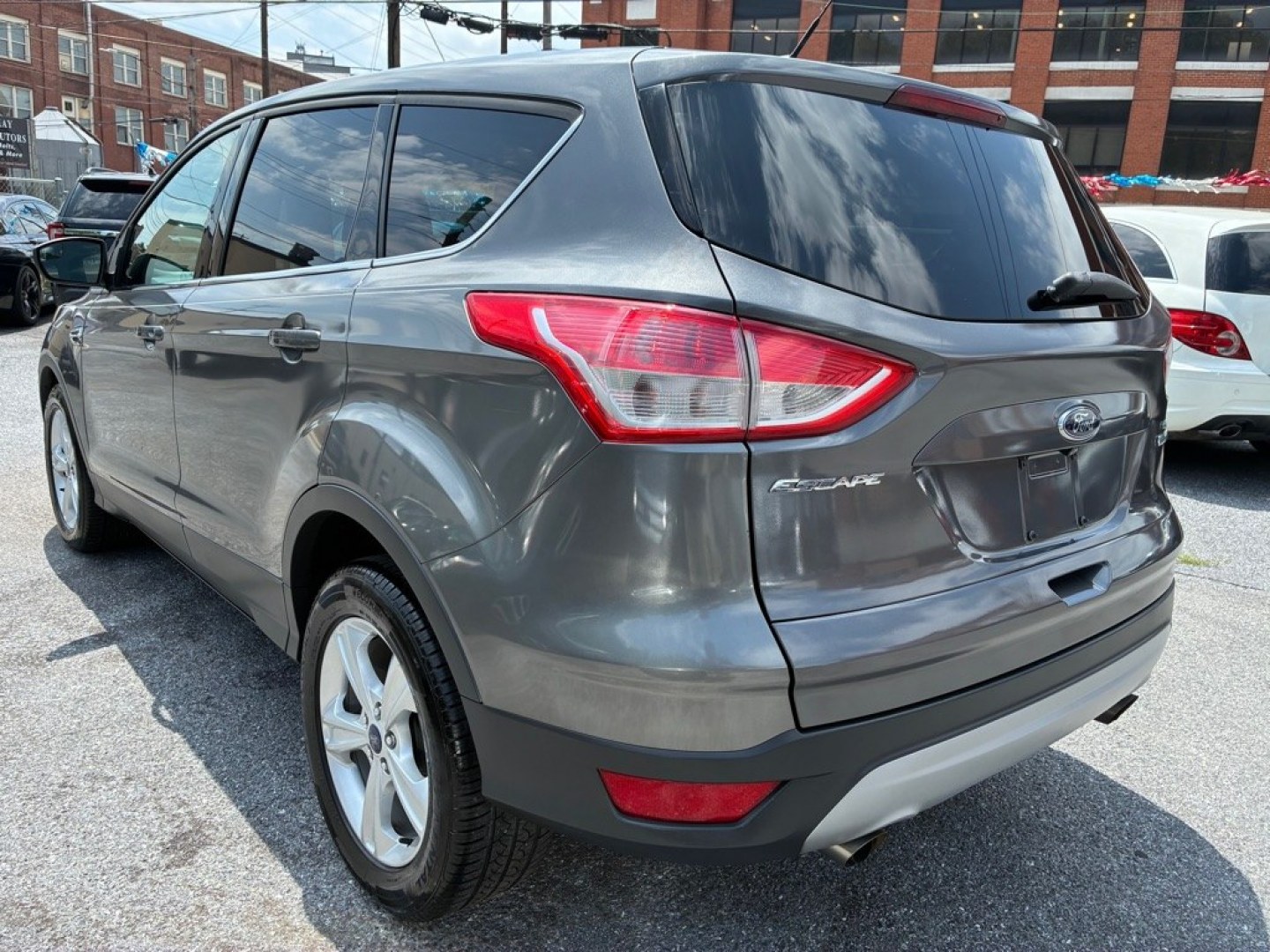 2014 GREY FORD ESCAPE SE (1FMCU0GX3EU) with an 1.6L engine, Automatic transmission, located at 117 North Cameron Street, Harrisburg, PA, 17101, (717) 963-8962, 40.266762, -76.875259 - WE FINANCE!!! MOST vehicles are available for financing. Good Credit/ Challenged Credit/ No Credit - ALL Trade-Ins Welcomed!!! APPLY ONLINE or CALL us TODAY Please call us to discuss your cash and/or financing options. Thanks for checking our inventory! We're here to help.- Photo#2