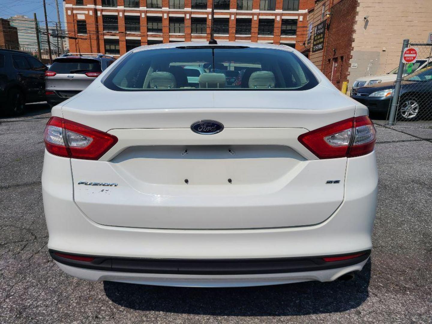 2014 WHITE FORD FUSION SE (1FA6P0H74E5) with an 2.5L engine, Automatic transmission, located at 117 North Cameron Street, Harrisburg, PA, 17101, (717) 963-8962, 40.266762, -76.875259 - WE FINANCE!!! Good Credit/ Bad Credit/ No Credit - ALL Trade-Ins Welcomed!!! ***Guaranteed Credit Approval*** APPLY ONLINE or CALL us TODAY ;) Internet Prices and Marketplace Prices are SPECIAL discounted ***CASH DEALS*** Retail Prices are higher. Please call us to discuss your cash and finan - Photo#3