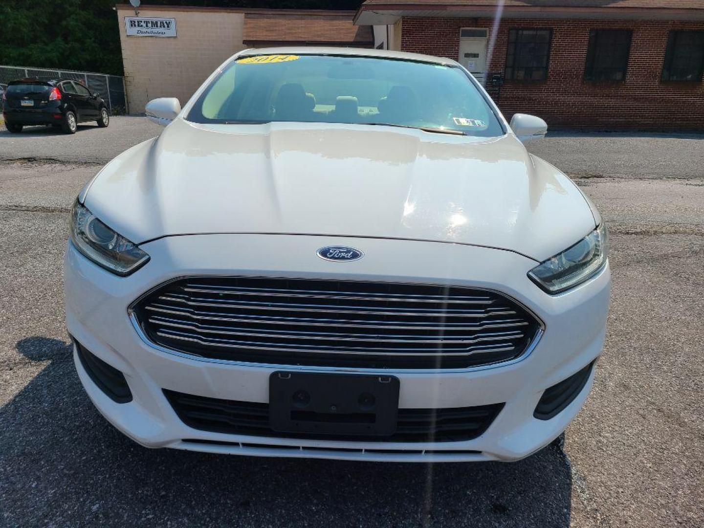 2014 WHITE FORD FUSION SE (1FA6P0H74E5) with an 2.5L engine, Automatic transmission, located at 117 North Cameron Street, Harrisburg, PA, 17101, (717) 963-8962, 40.266762, -76.875259 - WE FINANCE!!! Good Credit/ Bad Credit/ No Credit - ALL Trade-Ins Welcomed!!! ***Guaranteed Credit Approval*** APPLY ONLINE or CALL us TODAY ;) Internet Prices and Marketplace Prices are SPECIAL discounted ***CASH DEALS*** Retail Prices are higher. Please call us to discuss your cash and finan - Photo#7