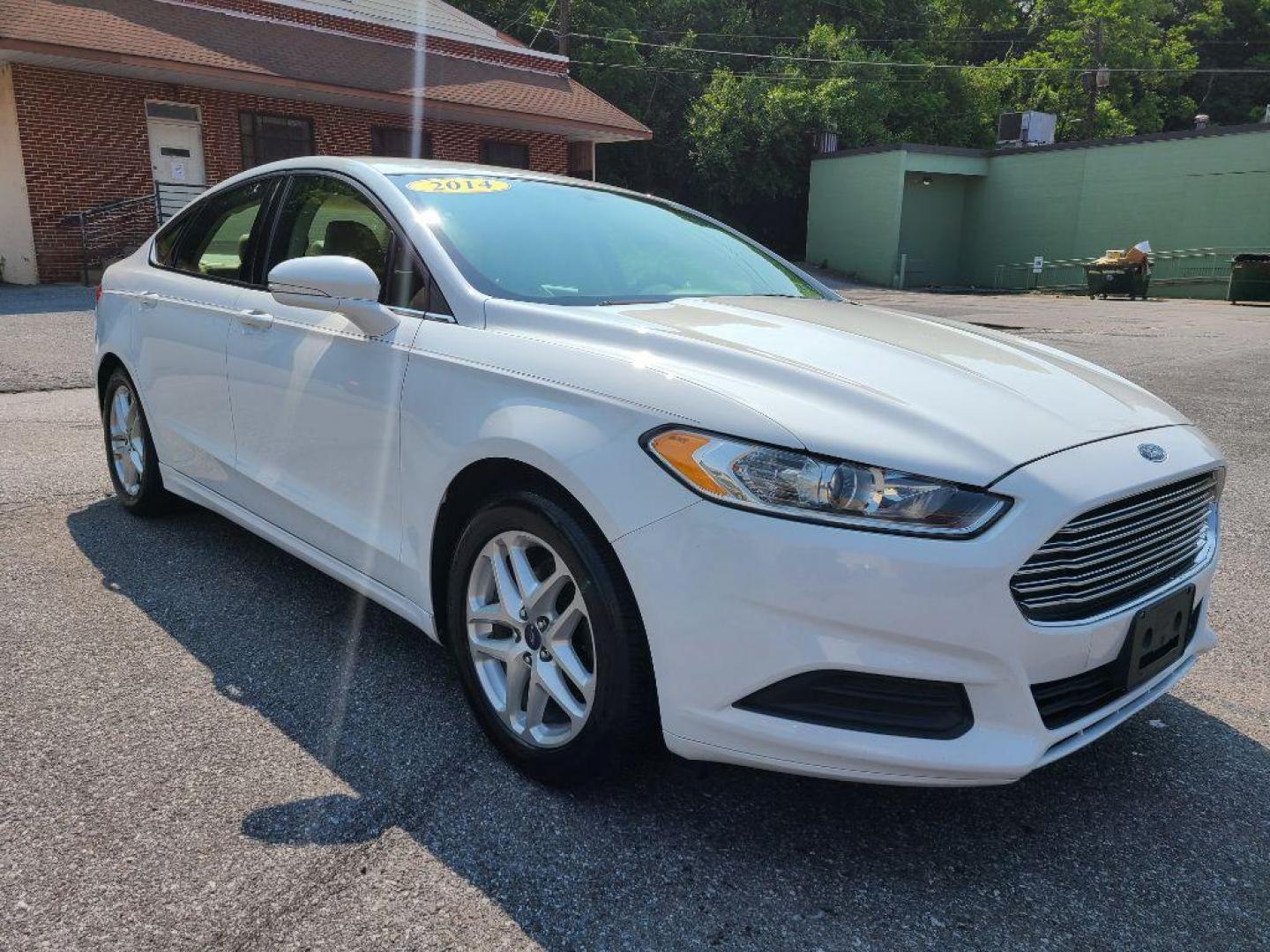 2014 WHITE FORD FUSION SE (1FA6P0H74E5) with an 2.5L engine, Automatic transmission, located at 117 North Cameron Street, Harrisburg, PA, 17101, (717) 963-8962, 40.266762, -76.875259 - WE FINANCE!!! Good Credit/ Bad Credit/ No Credit - ALL Trade-Ins Welcomed!!! ***Guaranteed Credit Approval*** APPLY ONLINE or CALL us TODAY ;) Internet Prices and Marketplace Prices are SPECIAL discounted ***CASH DEALS*** Retail Prices are higher. Please call us to discuss your cash and finan - Photo#6