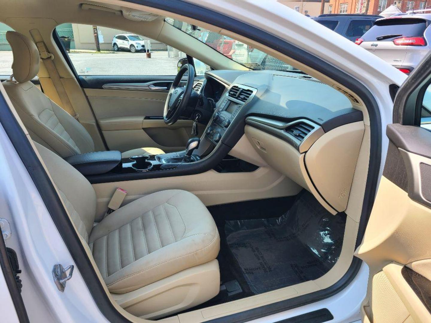 2014 WHITE FORD FUSION SE (1FA6P0H74E5) with an 2.5L engine, Automatic transmission, located at 117 North Cameron Street, Harrisburg, PA, 17101, (717) 963-8962, 40.266762, -76.875259 - WE FINANCE!!! Good Credit/ Bad Credit/ No Credit - ALL Trade-Ins Welcomed!!! ***Guaranteed Credit Approval*** APPLY ONLINE or CALL us TODAY ;) Internet Prices and Marketplace Prices are SPECIAL discounted ***CASH DEALS*** Retail Prices are higher. Please call us to discuss your cash and finan - Photo#8