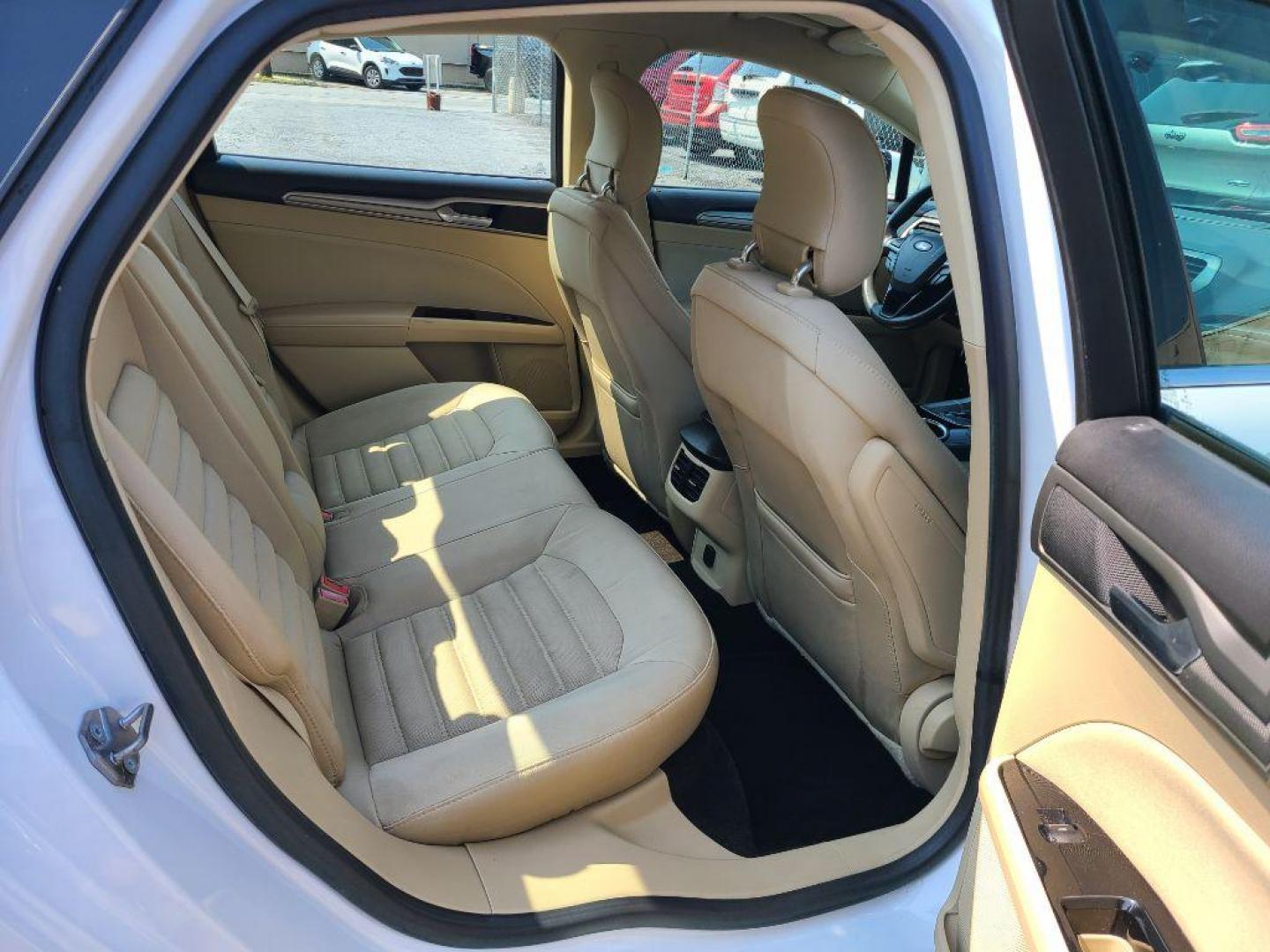 2014 WHITE FORD FUSION SE (1FA6P0H74E5) with an 2.5L engine, Automatic transmission, located at 117 North Cameron Street, Harrisburg, PA, 17101, (717) 963-8962, 40.266762, -76.875259 - WE FINANCE!!! Good Credit/ Bad Credit/ No Credit - ALL Trade-Ins Welcomed!!! ***Guaranteed Credit Approval*** APPLY ONLINE or CALL us TODAY ;) Internet Prices and Marketplace Prices are SPECIAL discounted ***CASH DEALS*** Retail Prices are higher. Please call us to discuss your cash and finan - Photo#10