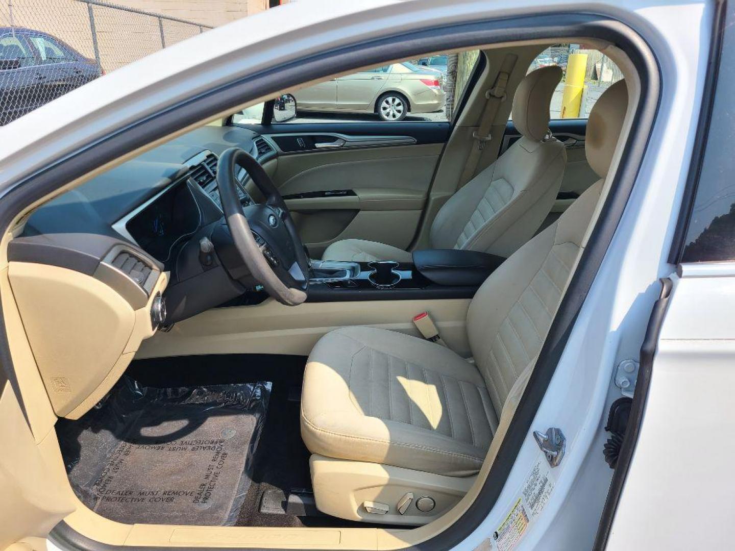 2014 WHITE FORD FUSION SE (1FA6P0H74E5) with an 2.5L engine, Automatic transmission, located at 117 North Cameron Street, Harrisburg, PA, 17101, (717) 963-8962, 40.266762, -76.875259 - WE FINANCE!!! Good Credit/ Bad Credit/ No Credit - ALL Trade-Ins Welcomed!!! ***Guaranteed Credit Approval*** APPLY ONLINE or CALL us TODAY ;) Internet Prices and Marketplace Prices are SPECIAL discounted ***CASH DEALS*** Retail Prices are higher. Please call us to discuss your cash and finan - Photo#11