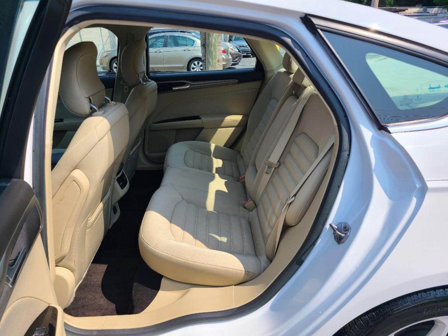 2014 WHITE FORD FUSION SE (1FA6P0H74E5) with an 2.5L engine, Automatic transmission, located at 117 North Cameron Street, Harrisburg, PA, 17101, (717) 963-8962, 40.266762, -76.875259 - WE FINANCE!!! Good Credit/ Bad Credit/ No Credit - ALL Trade-Ins Welcomed!!! ***Guaranteed Credit Approval*** APPLY ONLINE or CALL us TODAY ;) Internet Prices and Marketplace Prices are SPECIAL discounted ***CASH DEALS*** Retail Prices are higher. Please call us to discuss your cash and finan - Photo#12