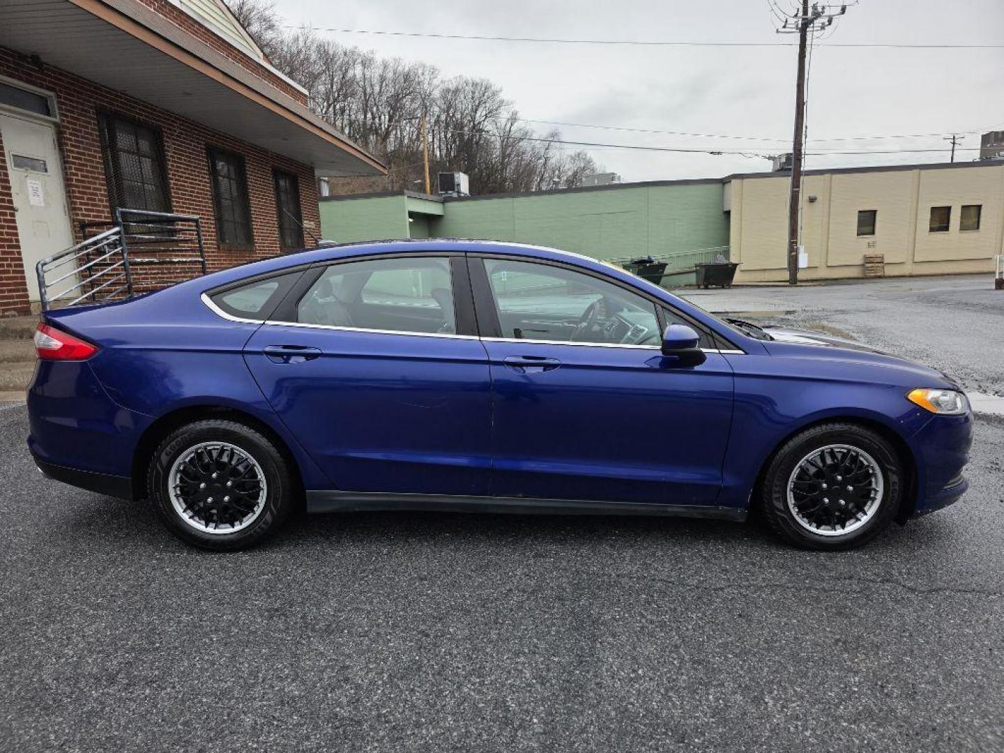 2014 BLUE FORD FUSION S (1FA6P0G75E5) with an 2.5L engine, Automatic transmission, located at 117 North Cameron Street, Harrisburg, PA, 17101, (717) 963-8962, 40.266762, -76.875259 - WE FINANCE!!! Good Credit/ Bad Credit/ No Credit - ALL Trade-Ins Welcomed!!! ***Guaranteed Credit Approval*** APPLY ONLINE or CALL us TODAY ;) Please call us to discuss your cash and financing options. - Photo#5