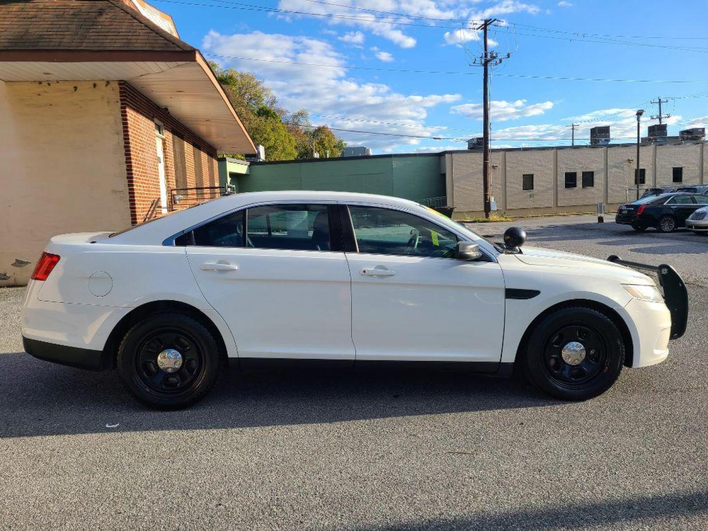 2014 WHITE FORD TAURUS POLICE INTERCEPTOR (1FAHP2MK5EG) with an 3.7L engine, Automatic transmission, located at 117 North Cameron Street, Harrisburg, PA, 17101, (717) 963-8962, 40.266762, -76.875259 - WE FINANCE!!! Good Credit/ Bad Credit/ No Credit - ALL Trade-Ins Welcomed!!! ***Guaranteed Credit Approval*** APPLY ONLINE or CALL us TODAY ;) Please call us to discuss your cash and financing options. - Photo#5