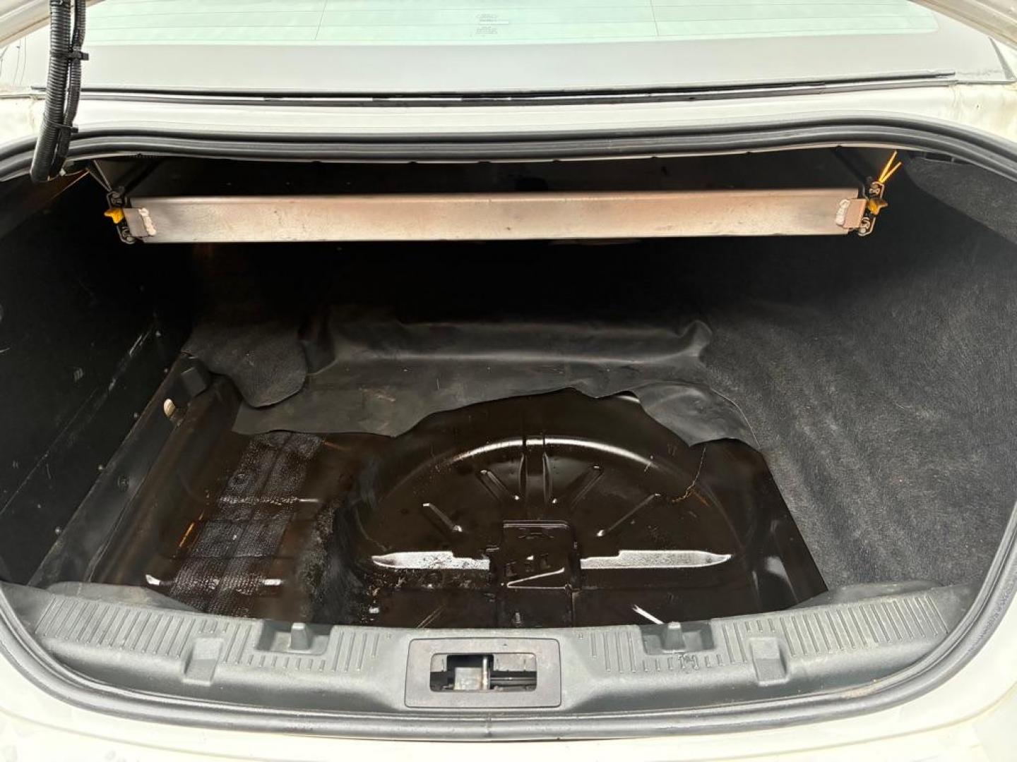 2014 WHITE FORD TAURUS POLICE INTERCEPTOR (1FAHP2MK7EG) with an 3.7L engine, Automatic transmission, located at 117 North Cameron Street, Harrisburg, PA, 17101, (717) 963-8962, 40.266762, -76.875259 - WE FINANCE!!! Good Credit/ Challenged Credit/ No Credit - ALL Trade-Ins Welcomed!!! APPLY ONLINE or CALL us TODAY ;) Please call us to discuss your cash and/or financing options. - Photo#10