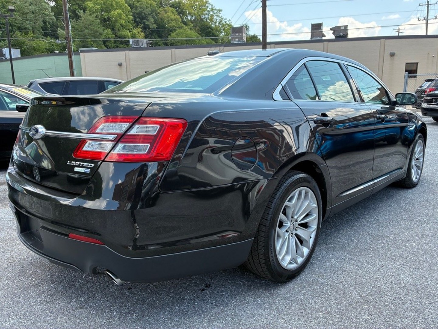 2014 BLACK FORD TAURUS LIMITED (1FAHP2J80EG) with an 3.5L engine, Automatic transmission, located at 117 North Cameron Street, Harrisburg, PA, 17101, (717) 963-8962, 40.266762, -76.875259 - WE FINANCE!!! MOST vehicles are available for financing. Good Credit/ Challenged Credit/ No Credit - ALL Trade-Ins Welcomed!!! APPLY ONLINE or CALL us TODAY Please call us to discuss your cash and/or financing options. Thanks for checking our inventory! We're here to help.- Photo#4