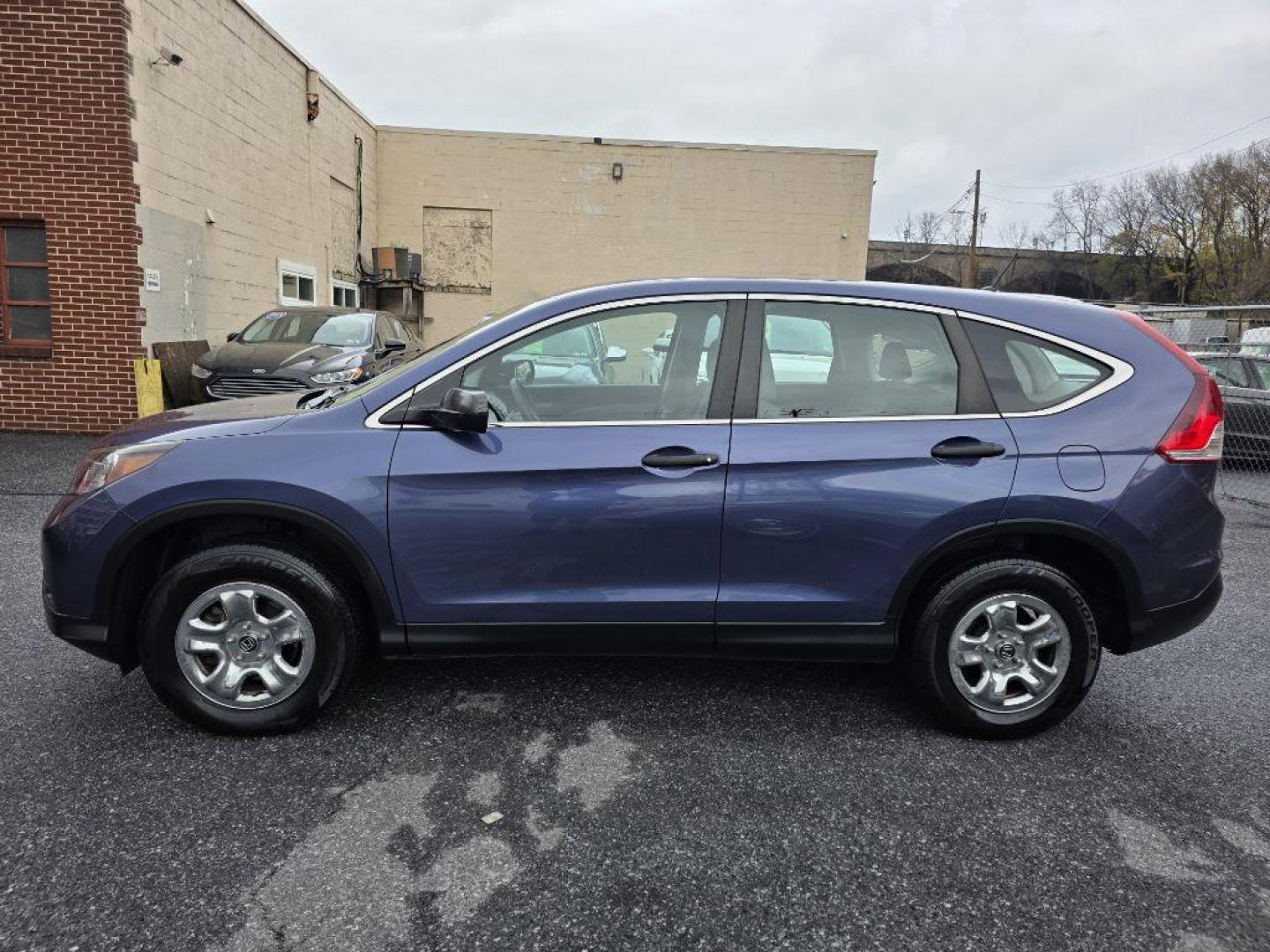 2014 BLUE HONDA CR-V LX (2HKRM4H3XEH) with an 2.4L engine, Automatic transmission, located at 117 North Cameron Street, Harrisburg, PA, 17101, (717) 963-8962, 40.266762, -76.875259 - WE FINANCE!!! Good Credit/ Bad Credit/ No Credit - ALL Trade-Ins Welcomed!!! ***Guaranteed Credit Approval*** APPLY ONLINE or CALL us TODAY ;) Please call us to discuss your cash and financing options. - Photo#1