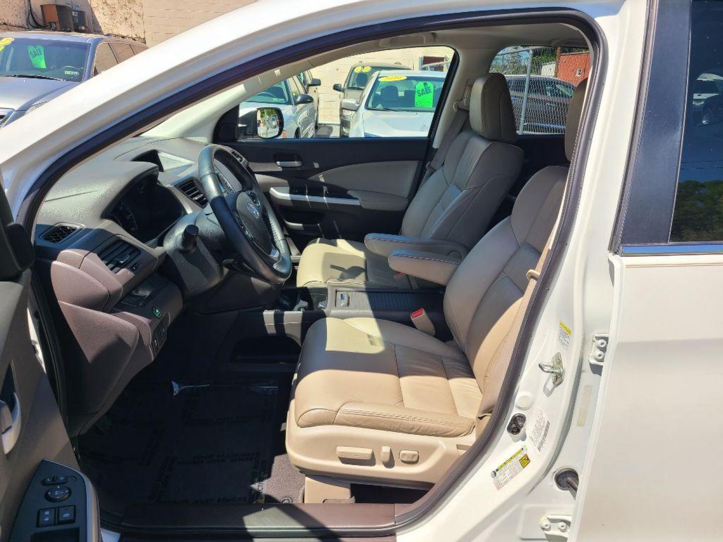 2014 WHITE HONDA CR-V EXL (5J6RM4H70EL) with an 2.4L engine, Automatic transmission, located at 7981 Paxton Street, Harrisburg, PA, 17111, (717) 561-2926, 40.261490, -76.749229 - WE FINANCE!!! Good Credit/ Bad Credit/ No Credit - ALL Trade-Ins Welcomed!!! ***Guaranteed Credit Approval*** APPLY ONLINE or CALL us TODAY ;) Internet Prices and Marketplace Prices are SPECIAL discounted ***CASH DEALS*** Retail Prices are higher. Please call us to discuss your cash and finan - Photo#13