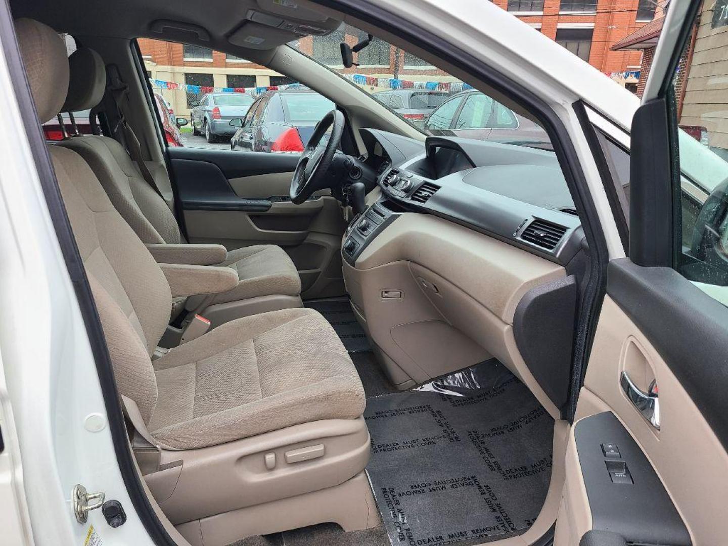 2014 WHITE HONDA ODYSSEY LX (5FNRL5H21EB) with an 3.5L engine, Automatic transmission, located at 117 North Cameron Street, Harrisburg, PA, 17101, (717) 963-8962, 40.266762, -76.875259 - WE FINANCE!!! Good Credit/ Bad Credit/ No Credit - ALL Trade-Ins Welcomed!!! ***Guaranteed Credit Approval*** APPLY ONLINE or CALL us TODAY ;) Internet Prices and Marketplace Prices are SPECIAL discounted ***CASH DEALS*** Retail Prices are higher. Please call us to discuss your cash and finan - Photo#13
