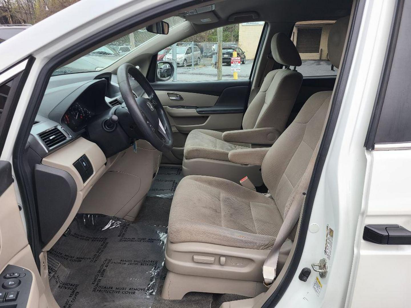 2014 WHITE HONDA ODYSSEY LX (5FNRL5H21EB) with an 3.5L engine, Automatic transmission, located at 117 North Cameron Street, Harrisburg, PA, 17101, (717) 963-8962, 40.266762, -76.875259 - WE FINANCE!!! Good Credit/ Bad Credit/ No Credit - ALL Trade-Ins Welcomed!!! ***Guaranteed Credit Approval*** APPLY ONLINE or CALL us TODAY ;) Internet Prices and Marketplace Prices are SPECIAL discounted ***CASH DEALS*** Retail Prices are higher. Please call us to discuss your cash and finan - Photo#15