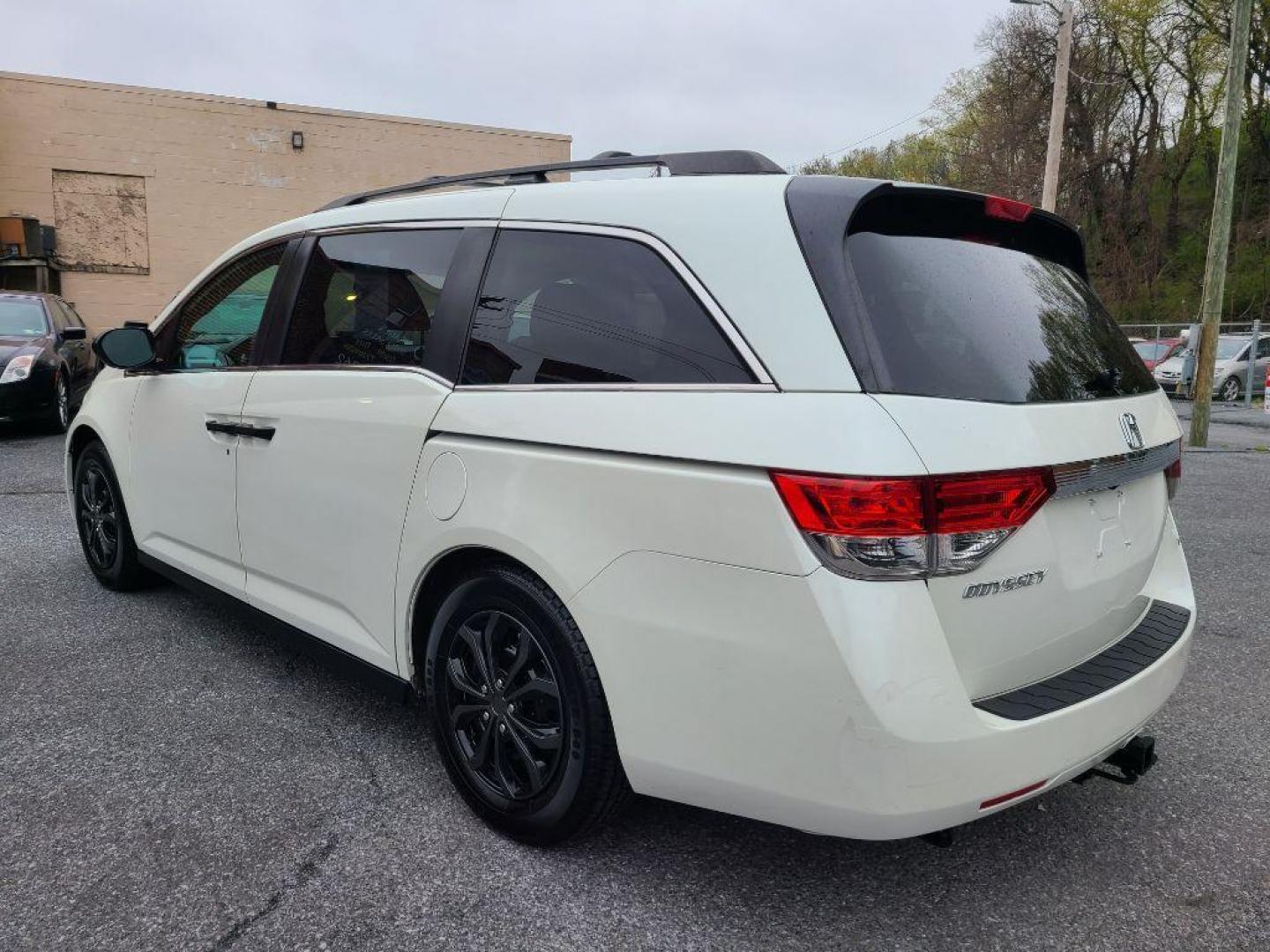 2014 WHITE HONDA ODYSSEY LX (5FNRL5H21EB) with an 3.5L engine, Automatic transmission, located at 117 North Cameron Street, Harrisburg, PA, 17101, (717) 963-8962, 40.266762, -76.875259 - WE FINANCE!!! Good Credit/ Bad Credit/ No Credit - ALL Trade-Ins Welcomed!!! ***Guaranteed Credit Approval*** APPLY ONLINE or CALL us TODAY ;) Internet Prices and Marketplace Prices are SPECIAL discounted ***CASH DEALS*** Retail Prices are higher. Please call us to discuss your cash and finan - Photo#4