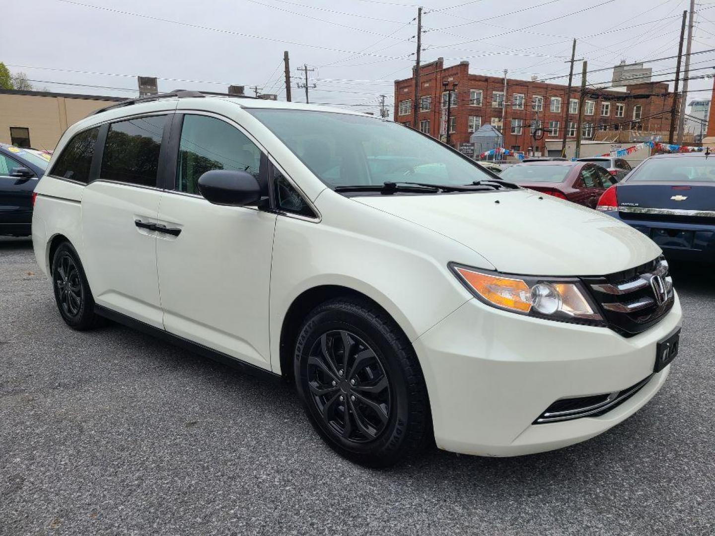 2014 WHITE HONDA ODYSSEY LX (5FNRL5H21EB) with an 3.5L engine, Automatic transmission, located at 117 North Cameron Street, Harrisburg, PA, 17101, (717) 963-8962, 40.266762, -76.875259 - WE FINANCE!!! Good Credit/ Bad Credit/ No Credit - ALL Trade-Ins Welcomed!!! ***Guaranteed Credit Approval*** APPLY ONLINE or CALL us TODAY ;) Internet Prices and Marketplace Prices are SPECIAL discounted ***CASH DEALS*** Retail Prices are higher. Please call us to discuss your cash and finan - Photo#6
